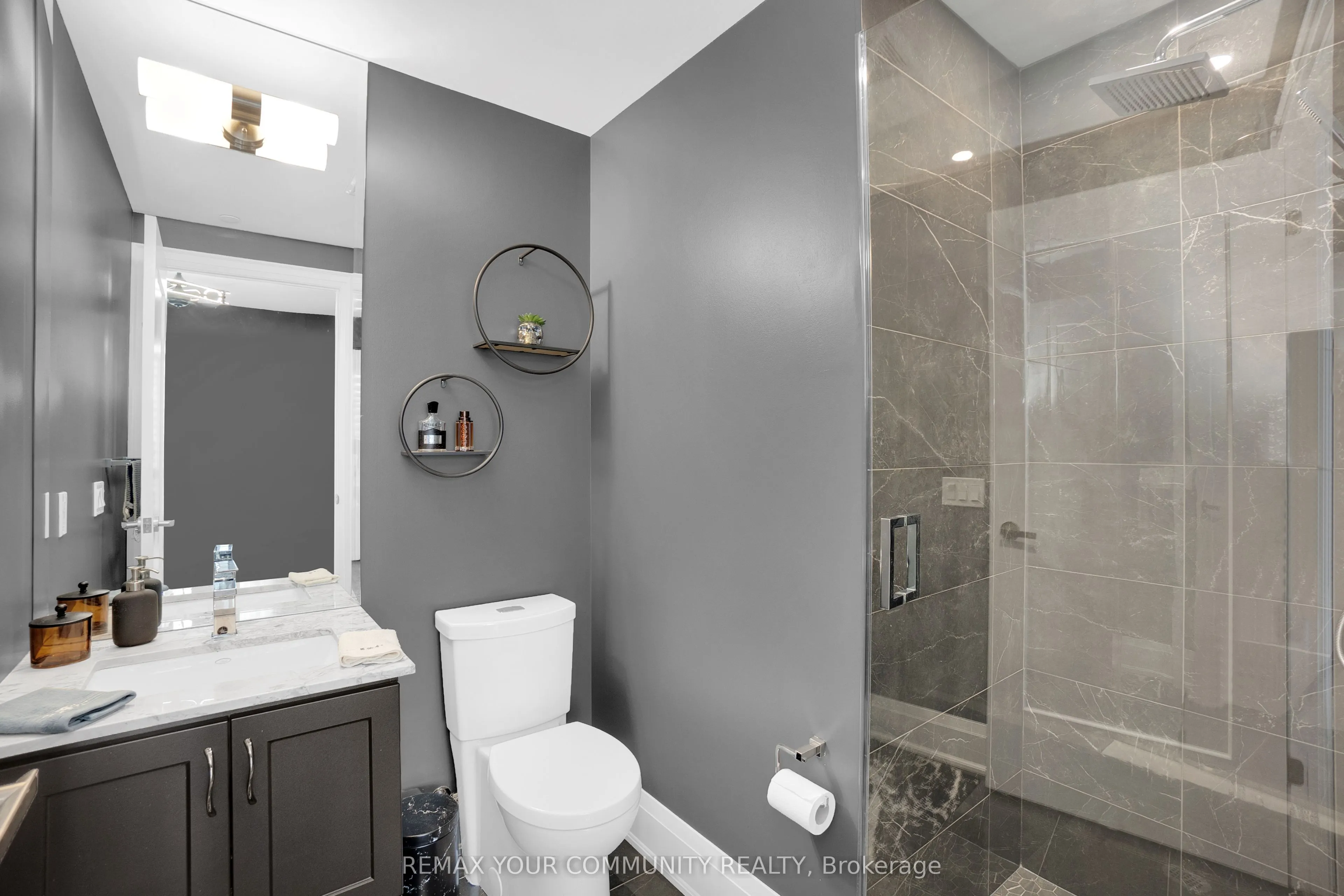 9085 Jane Street #523