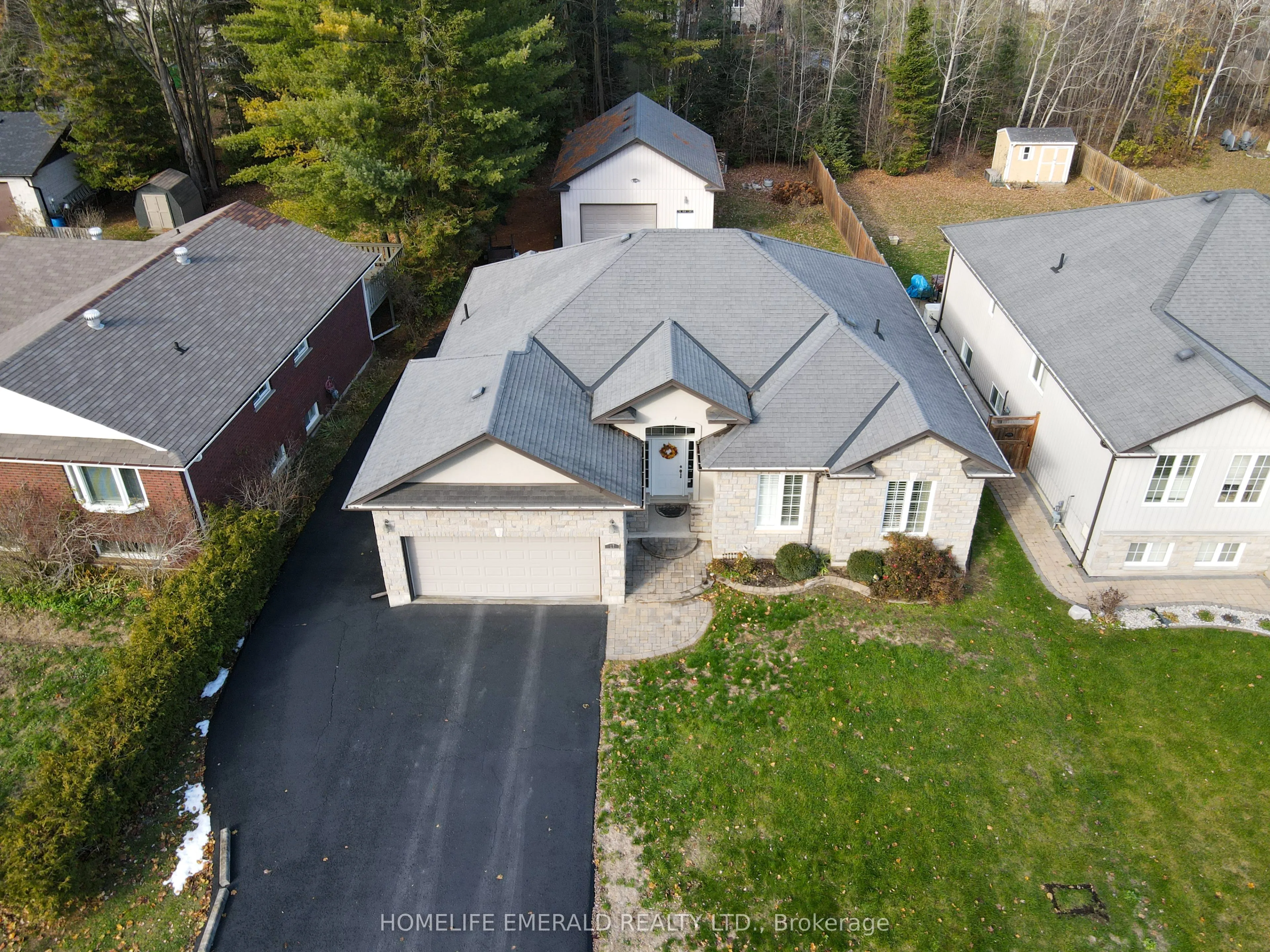 17 Tree Top Street