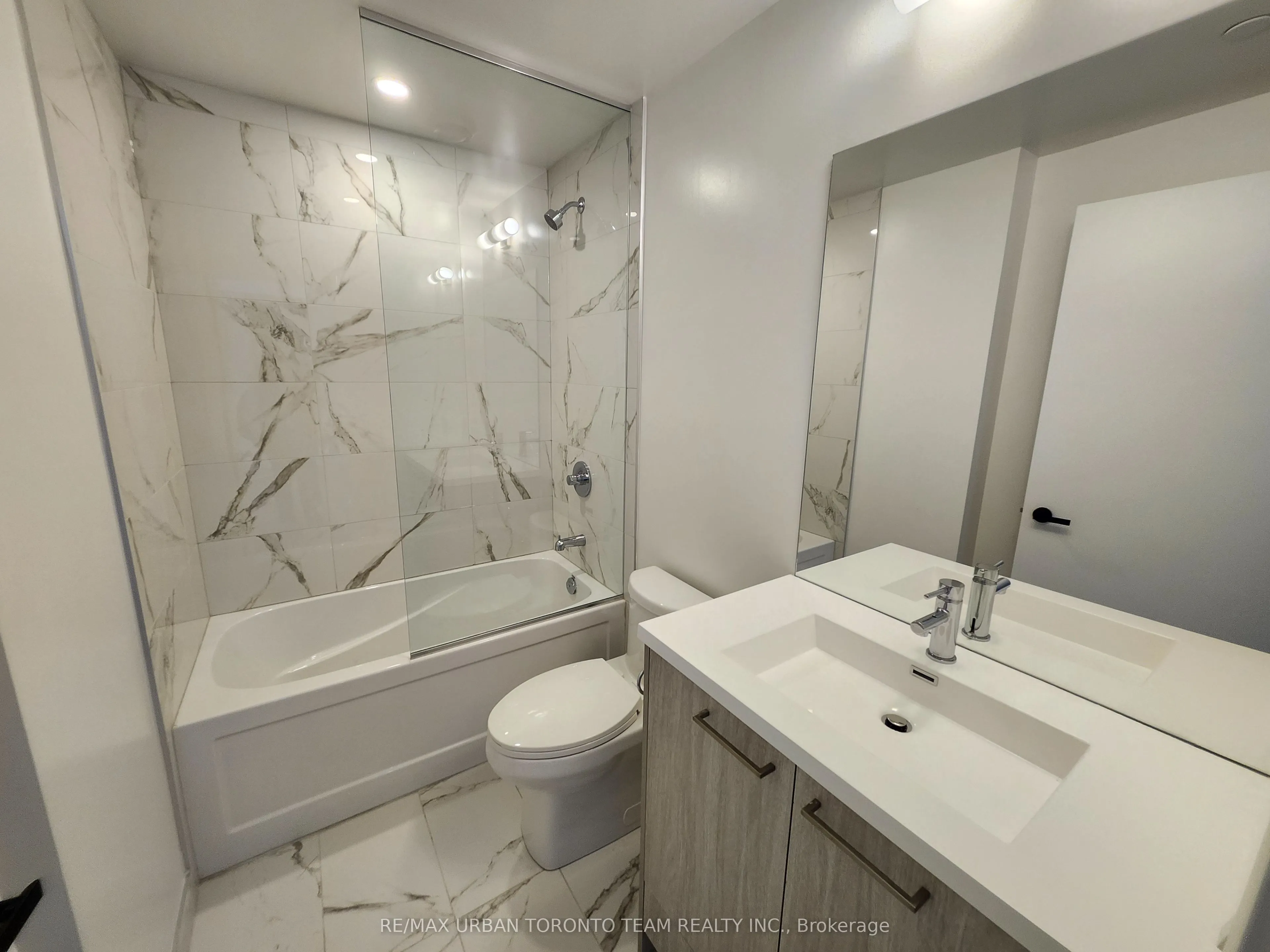 28 Interchange Way #521