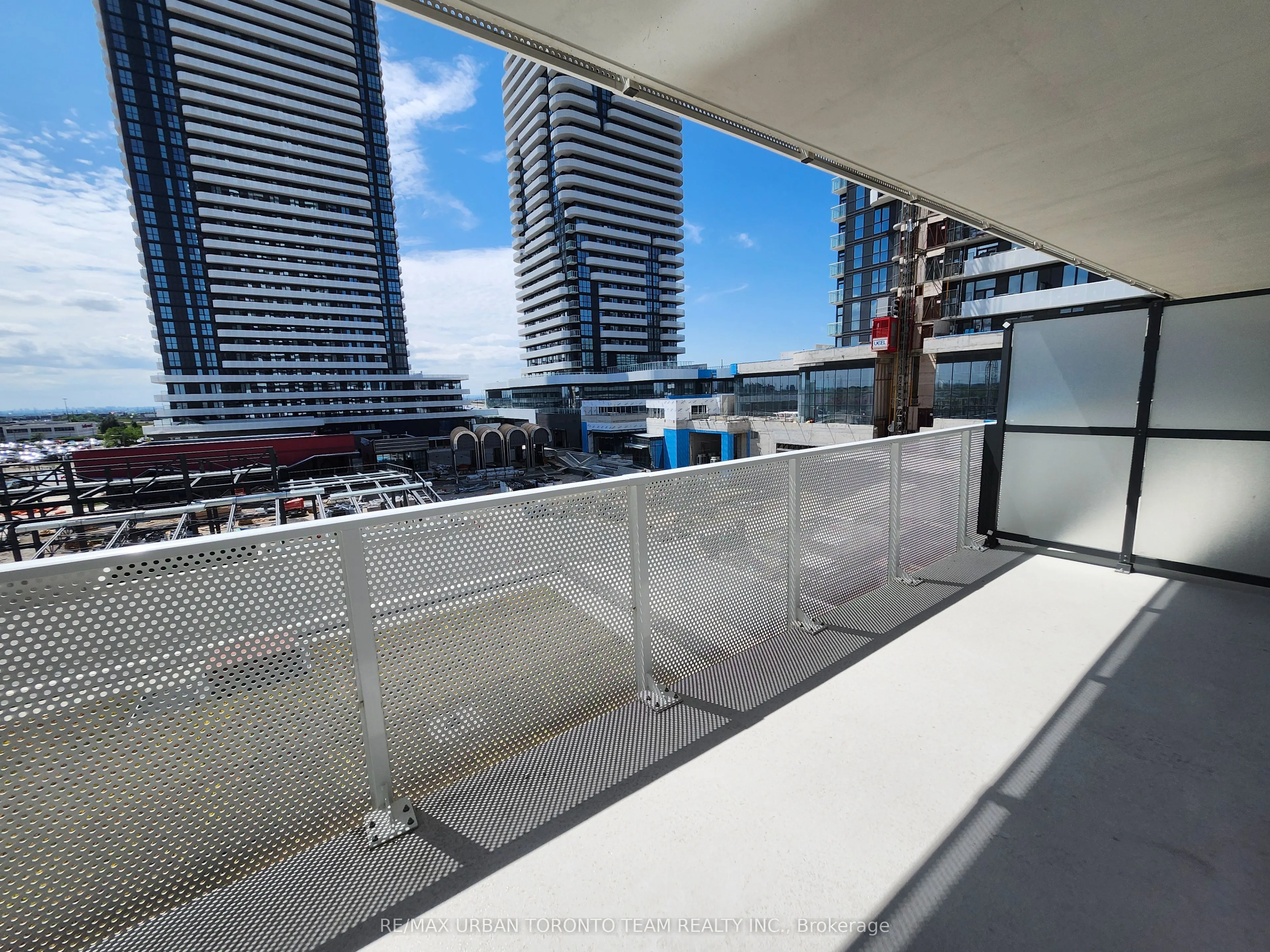 28 Interchange Way #521