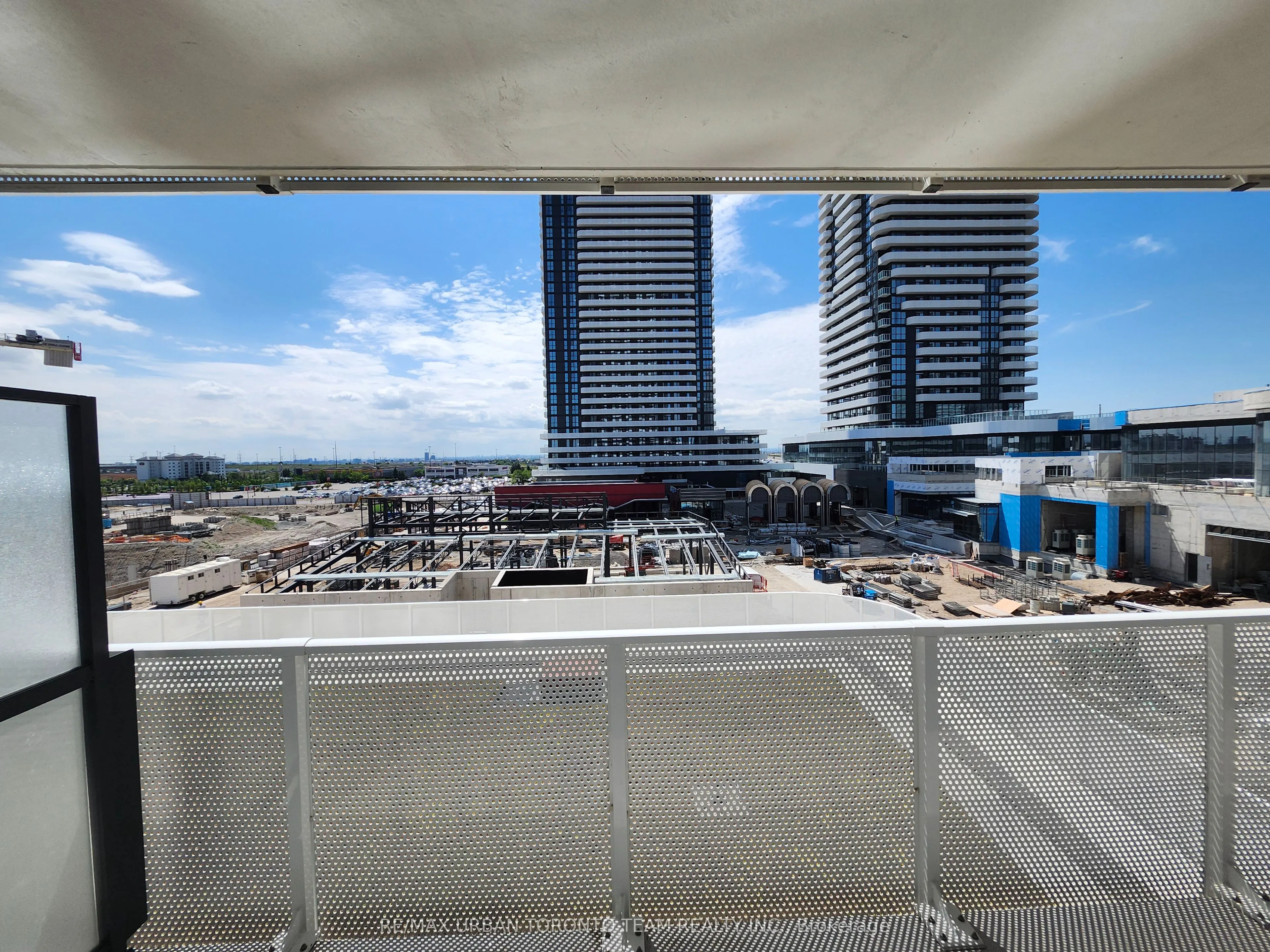 28 Interchange Way #521