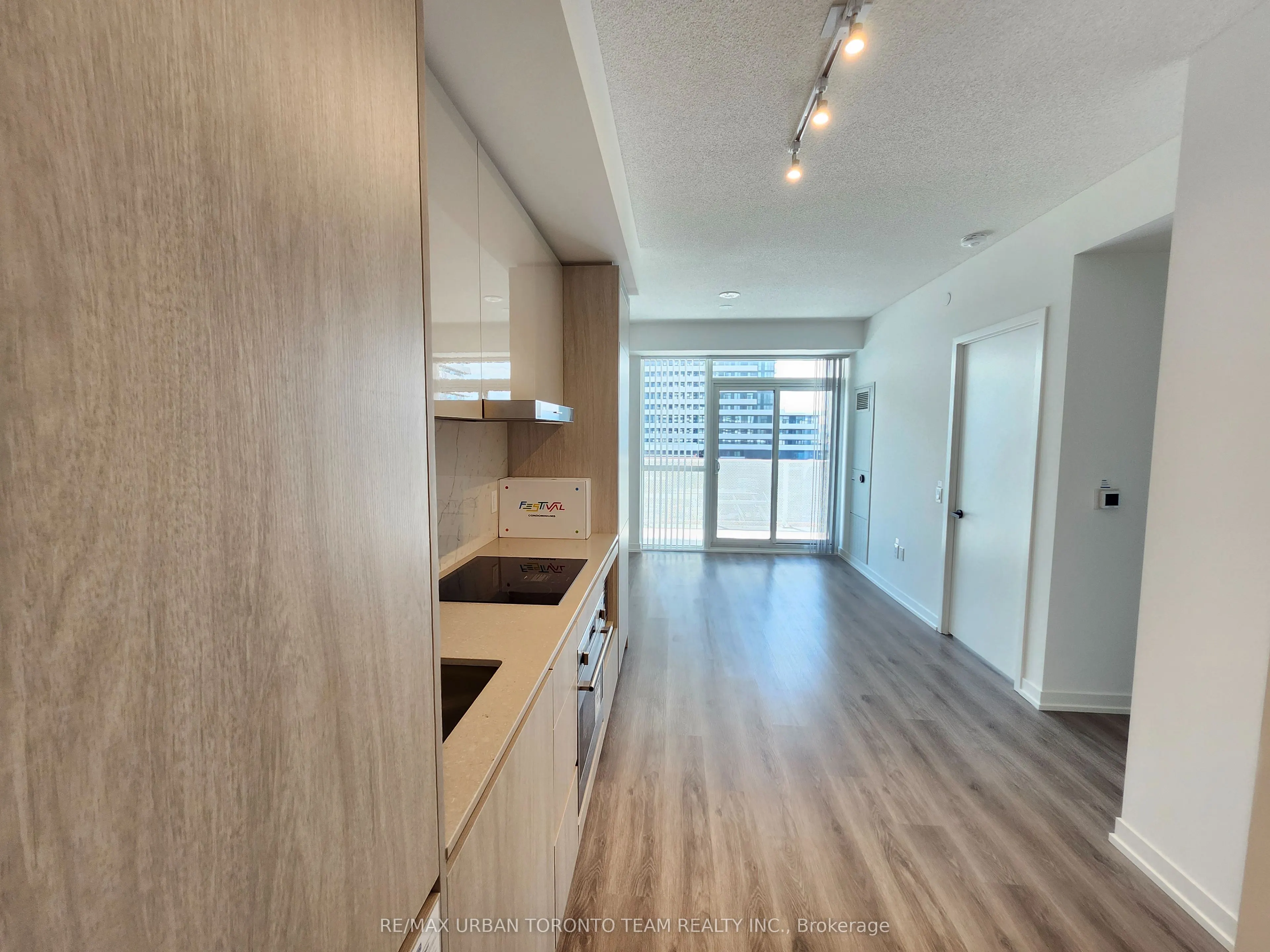 28 Interchange Way #521