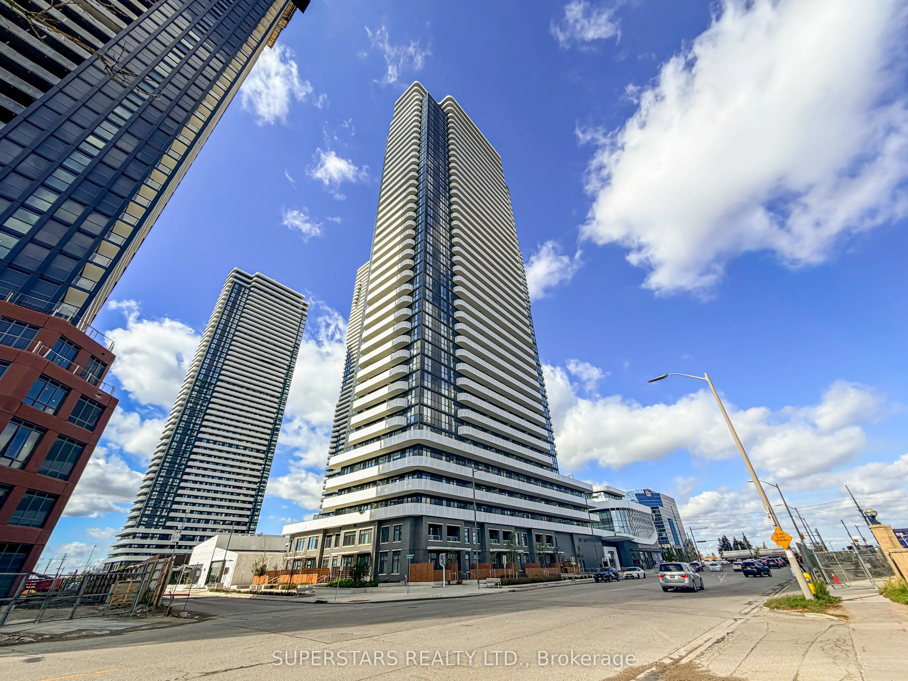 28 Interchange Way #2002