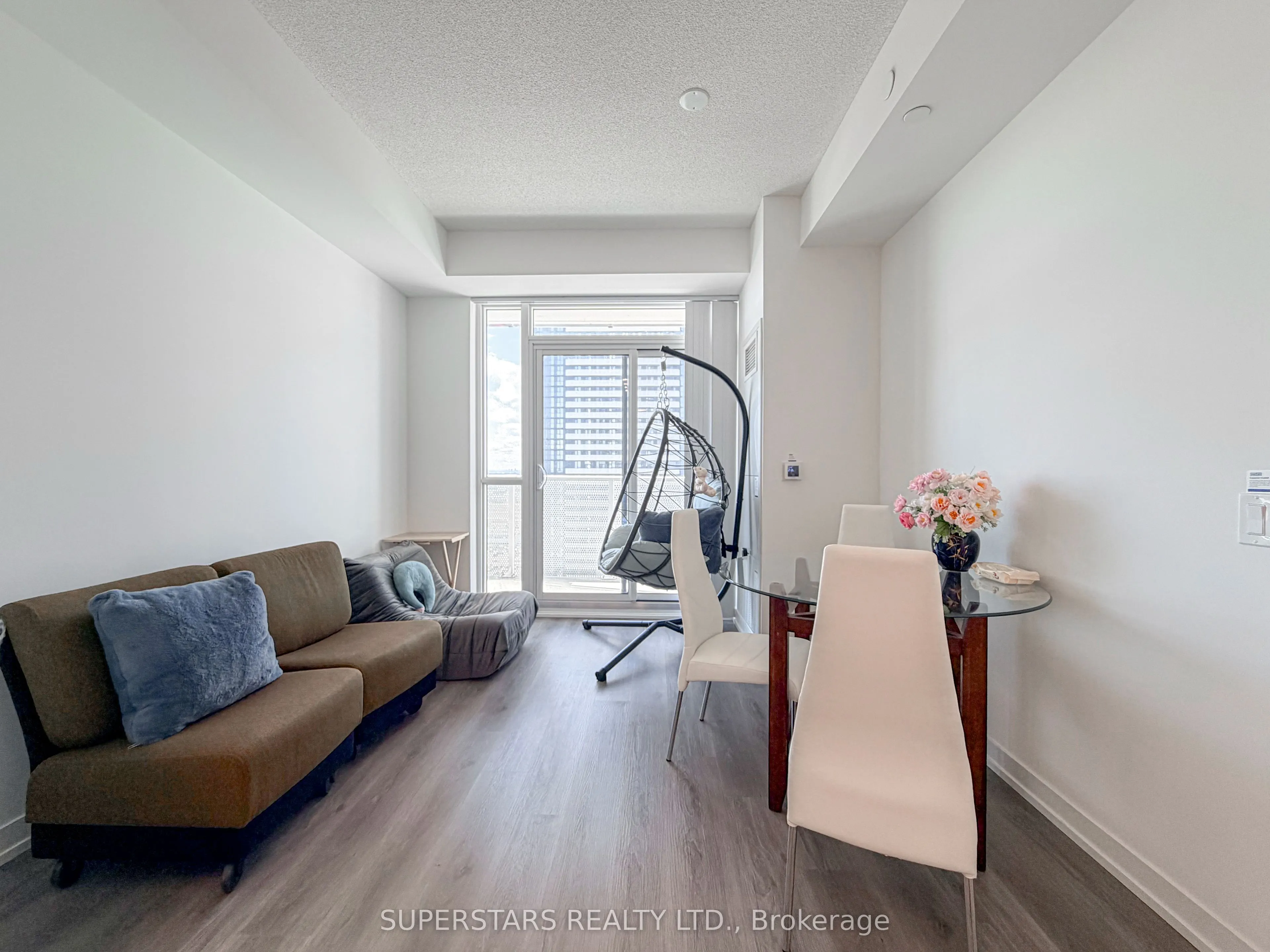 28 Interchange Way #2002