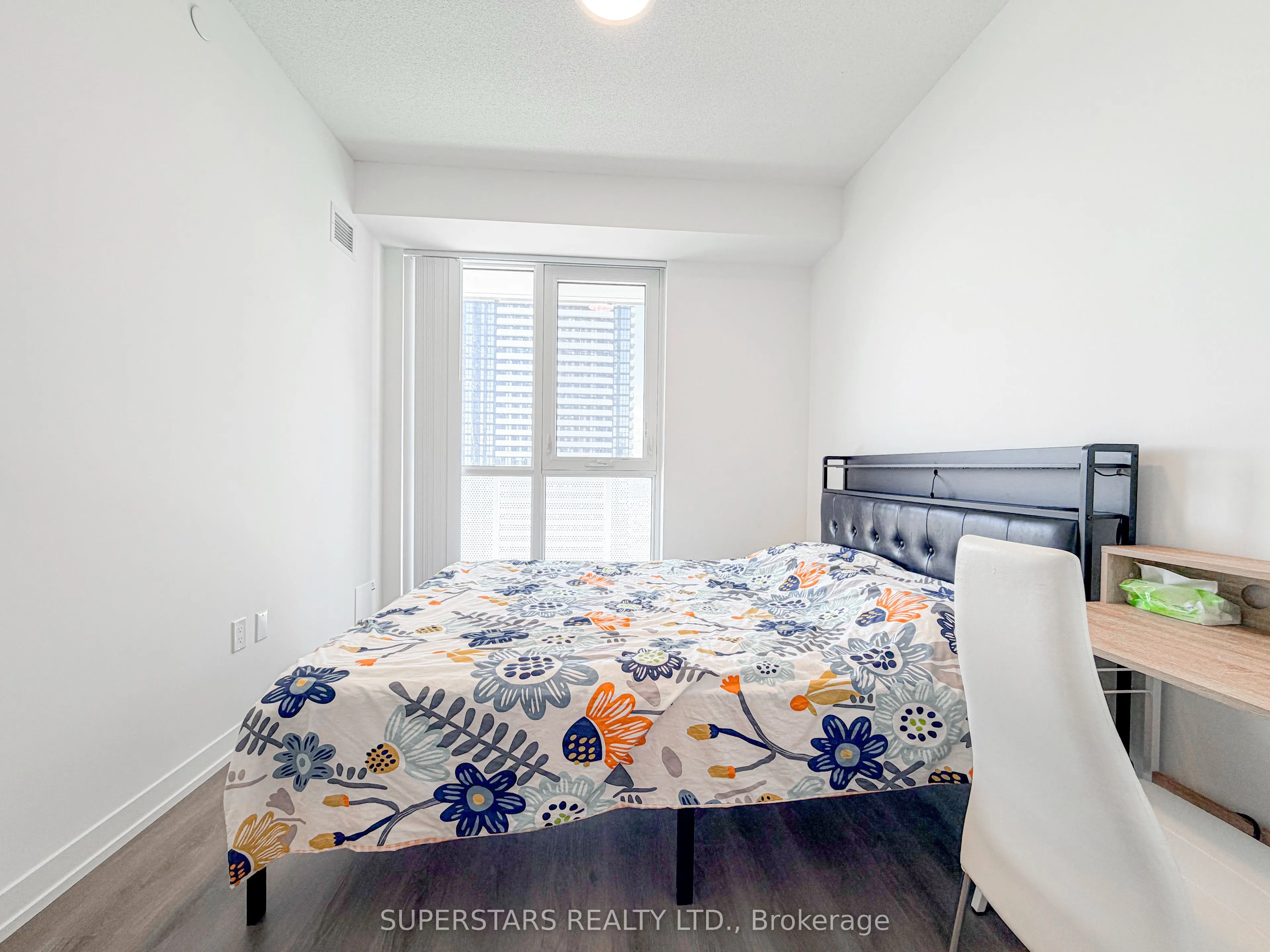 28 Interchange Way #2002