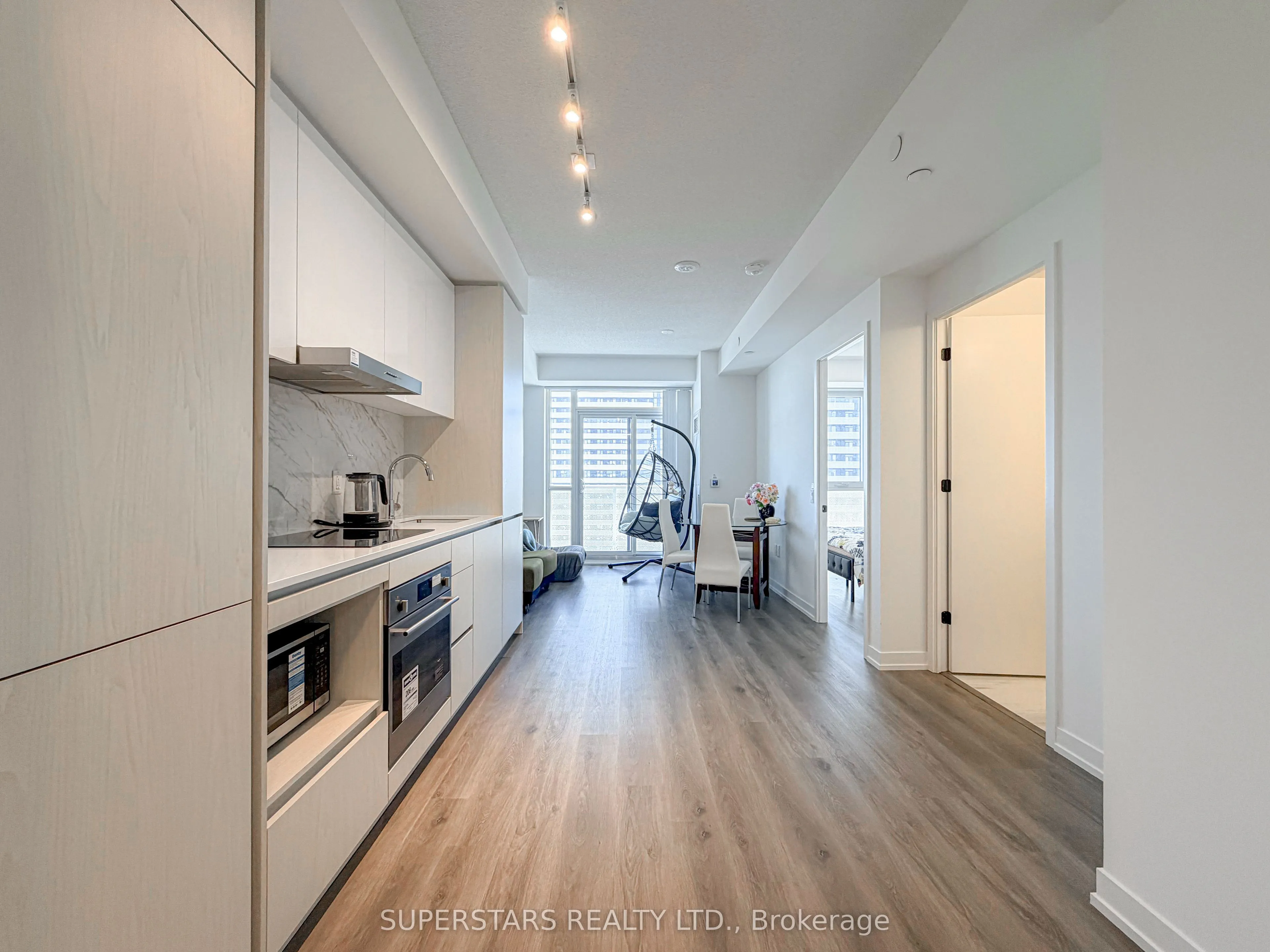 28 Interchange Way #2002