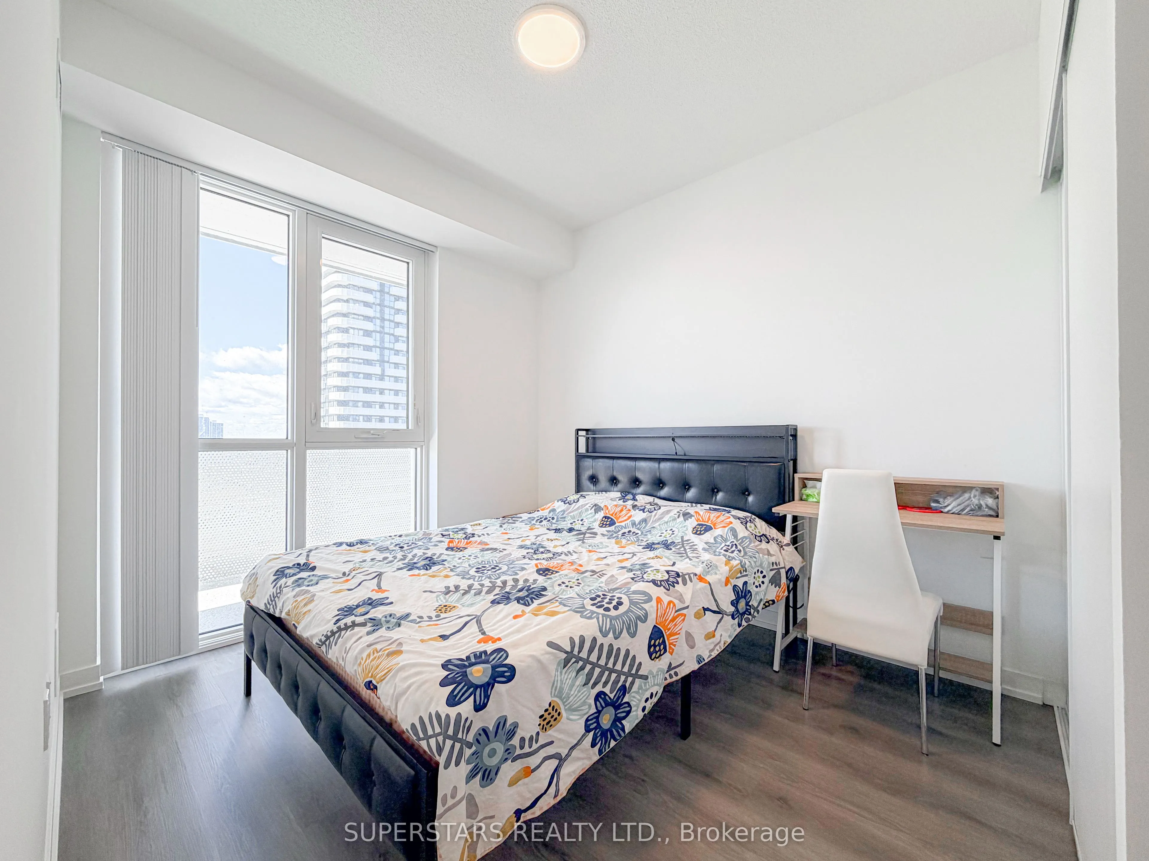 28 Interchange Way #2002
