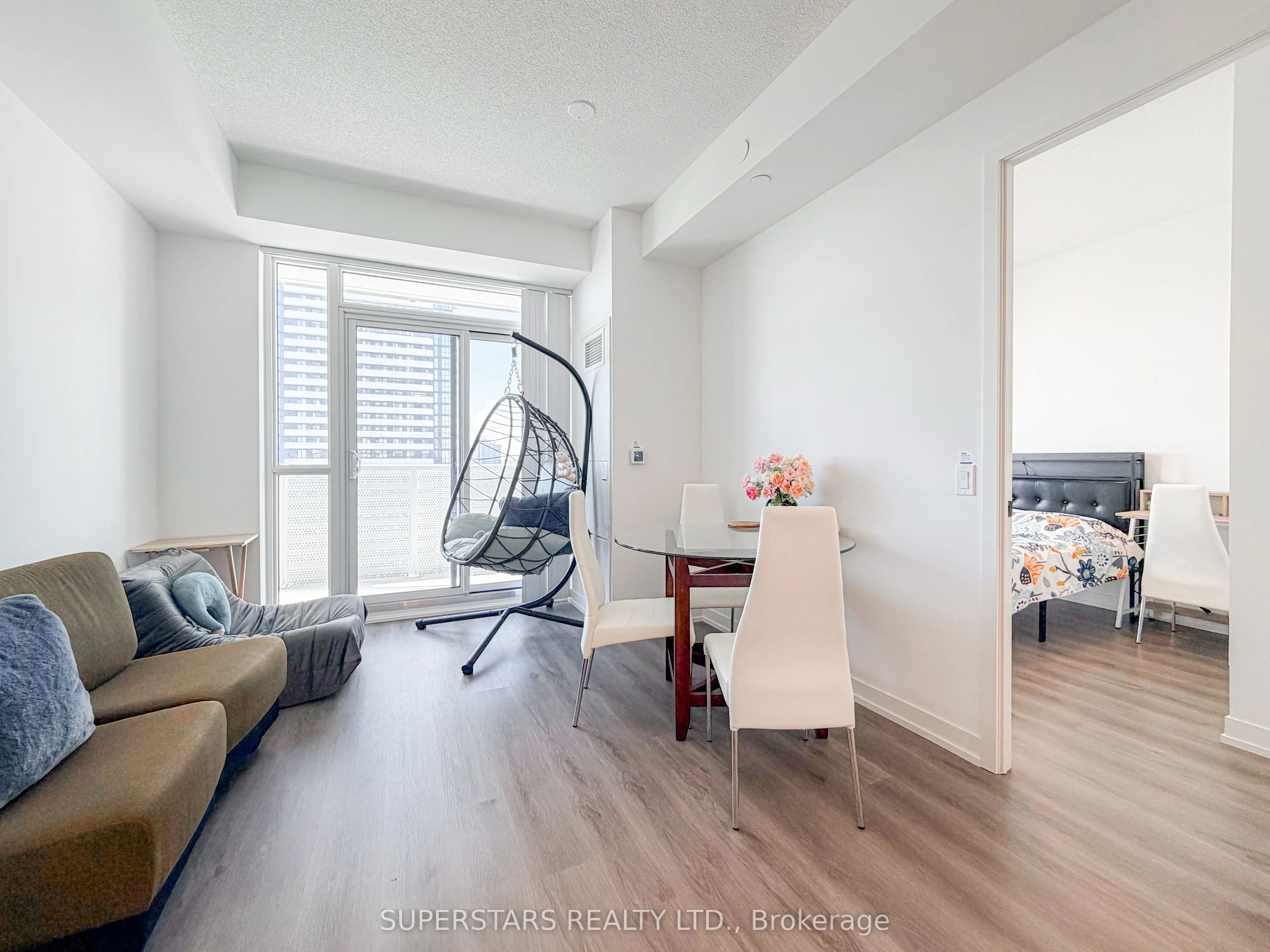 28 Interchange Way #2002