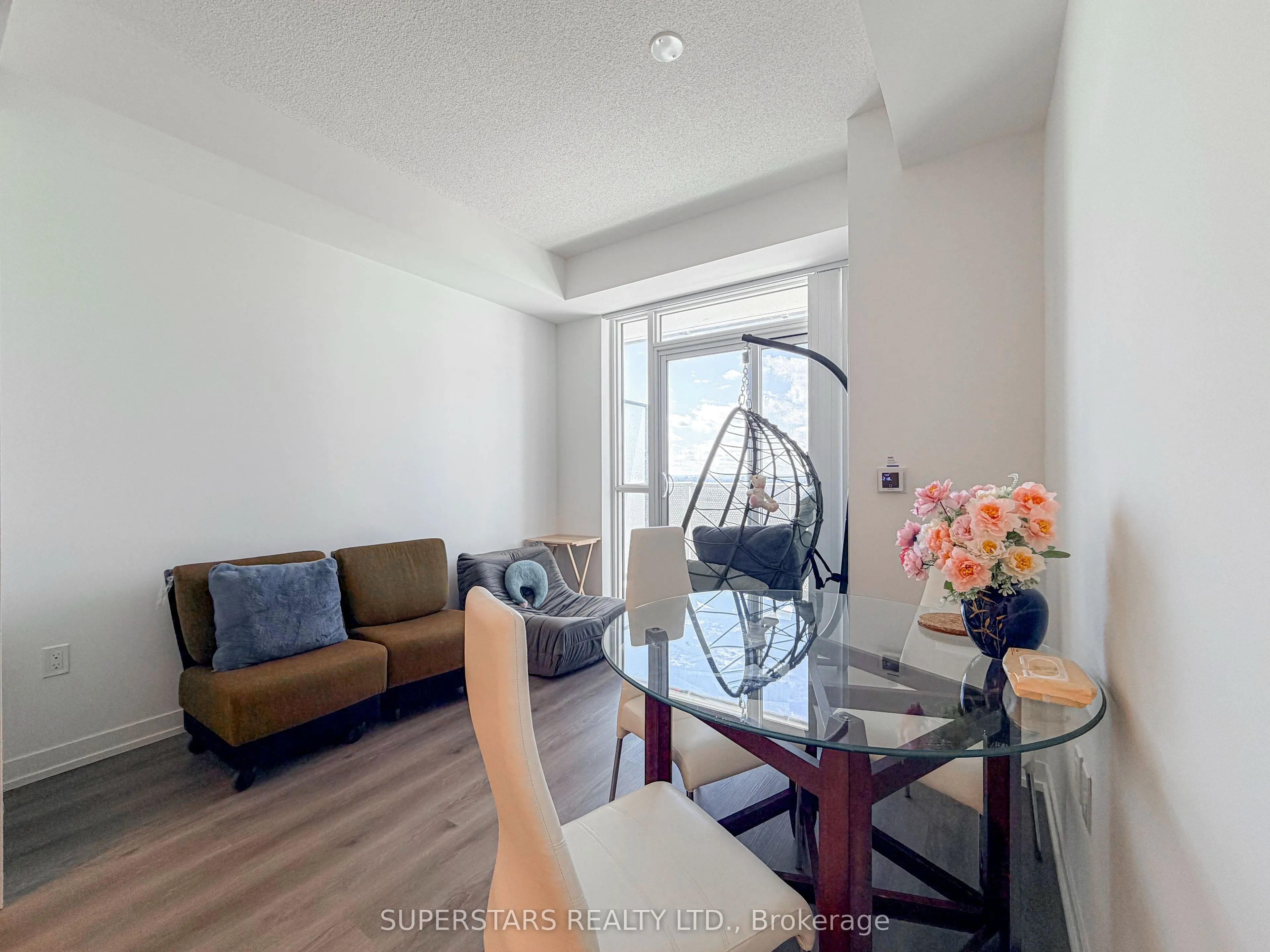 28 Interchange Way #2002