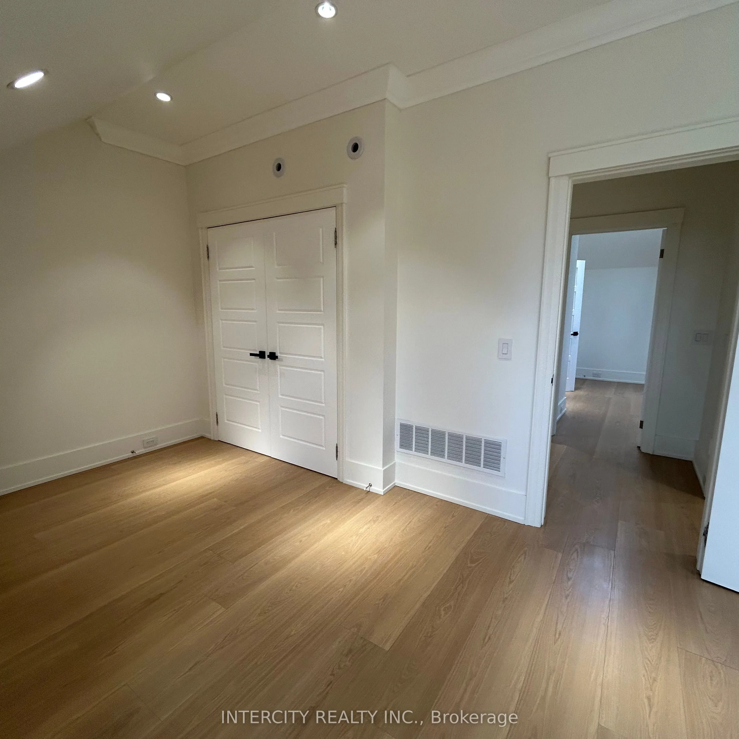 263 Barrie Street #15