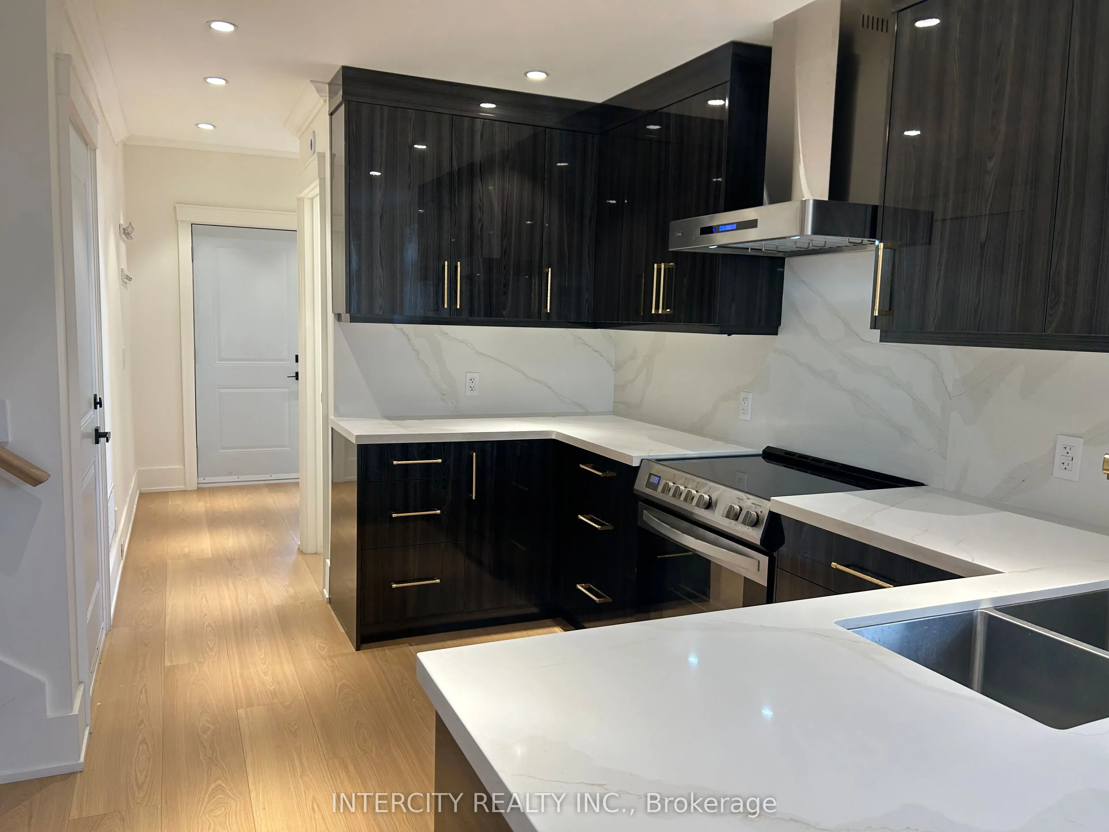 263 Barrie Street #15
