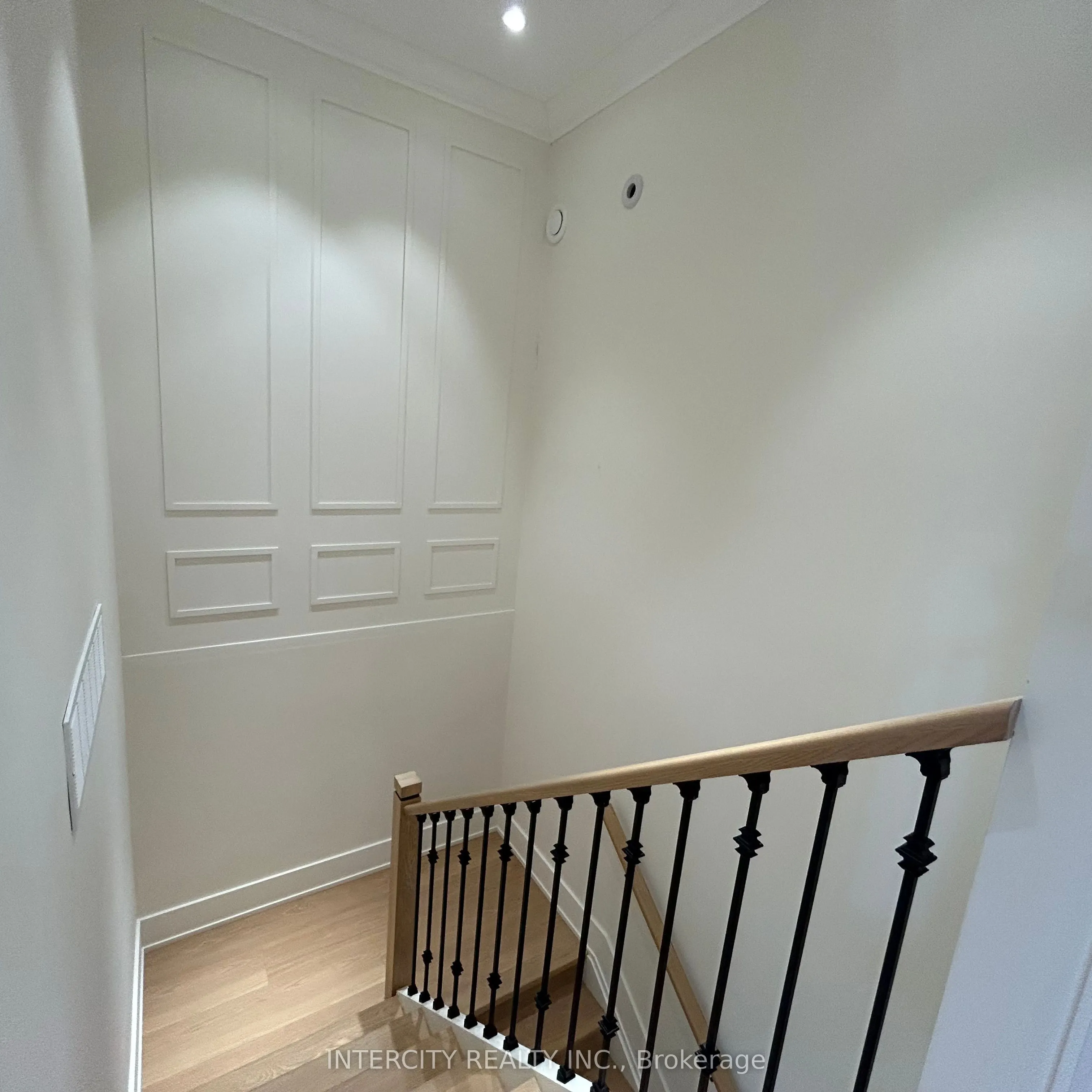 263 Barrie Street #15