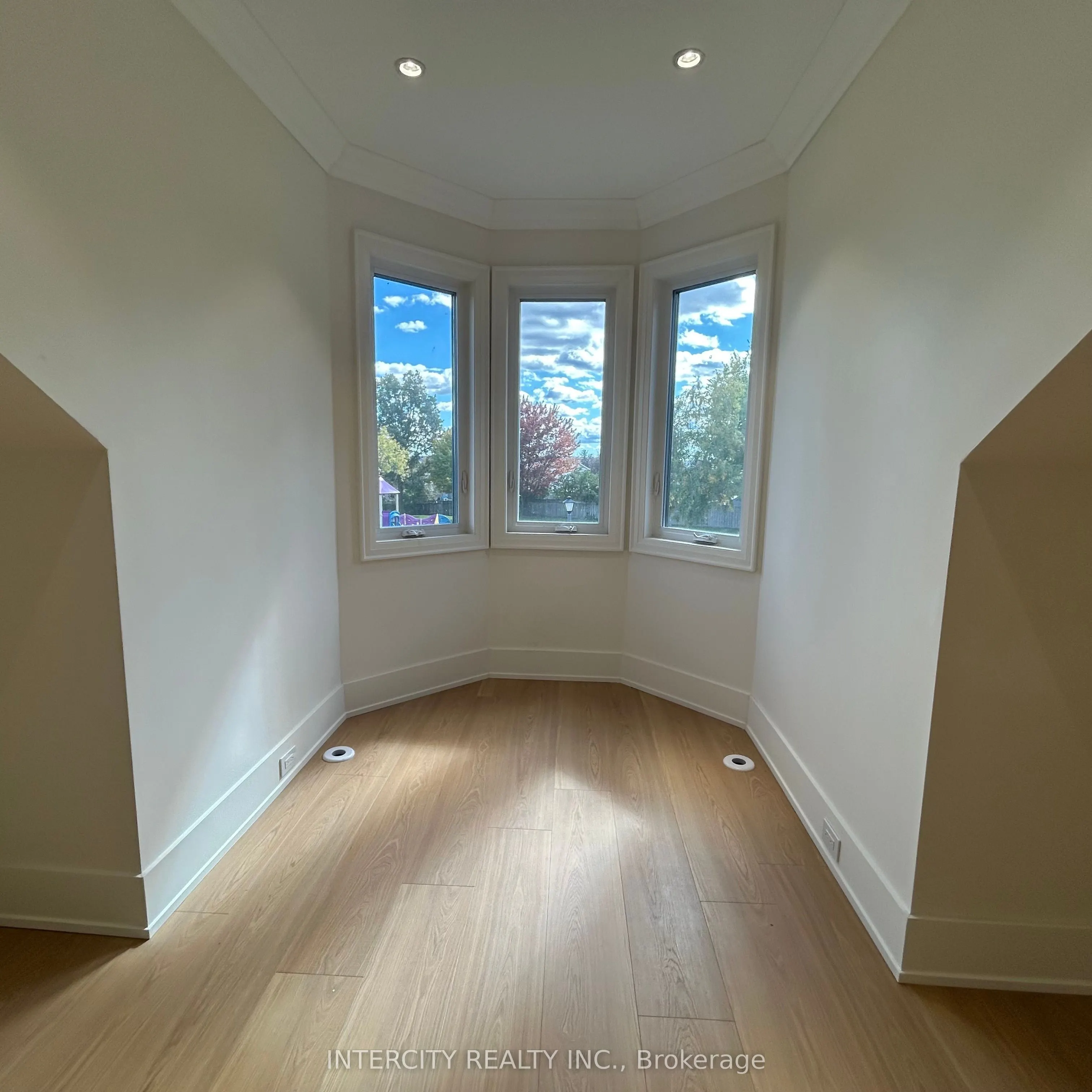 263 Barrie Street #15