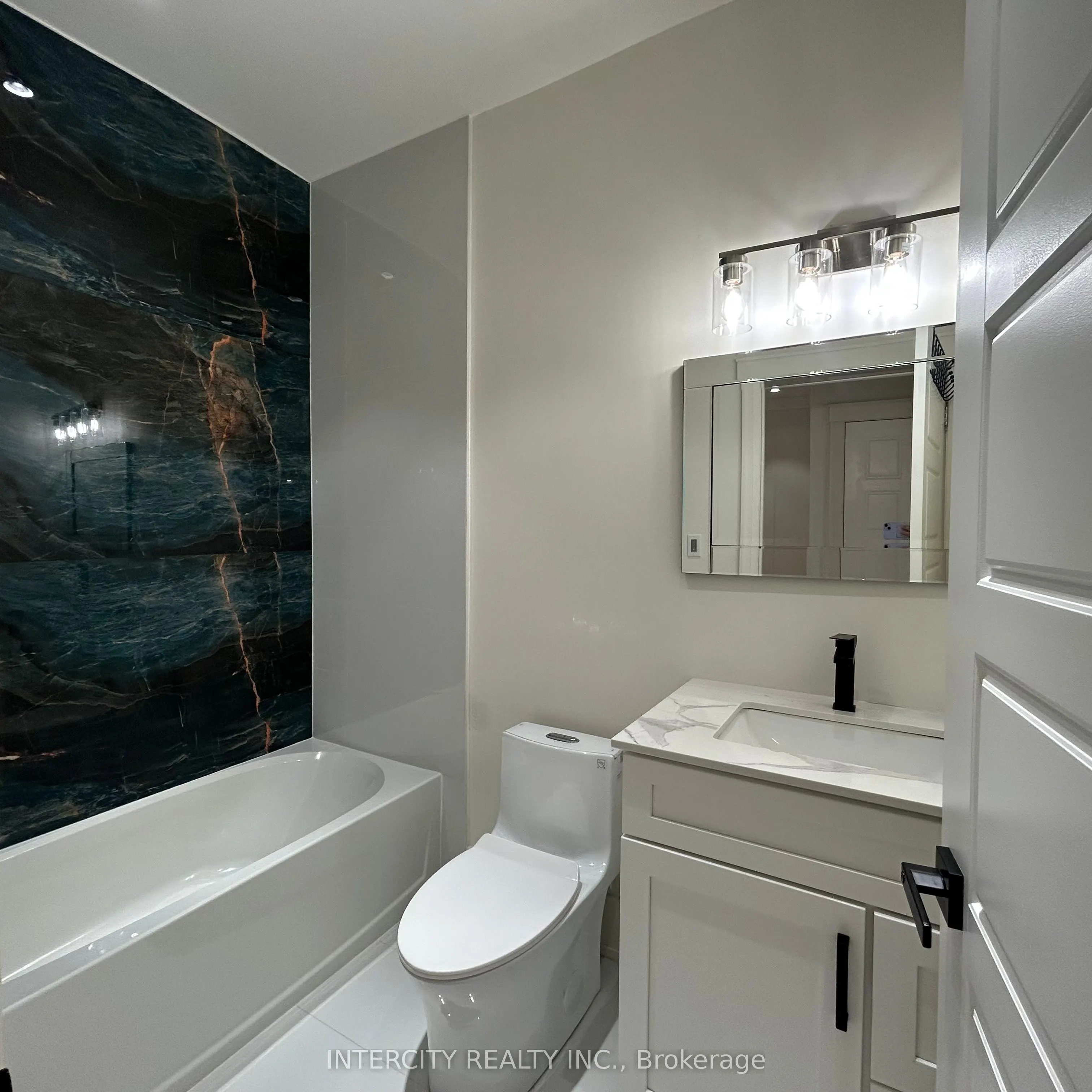 263 Barrie Street #15