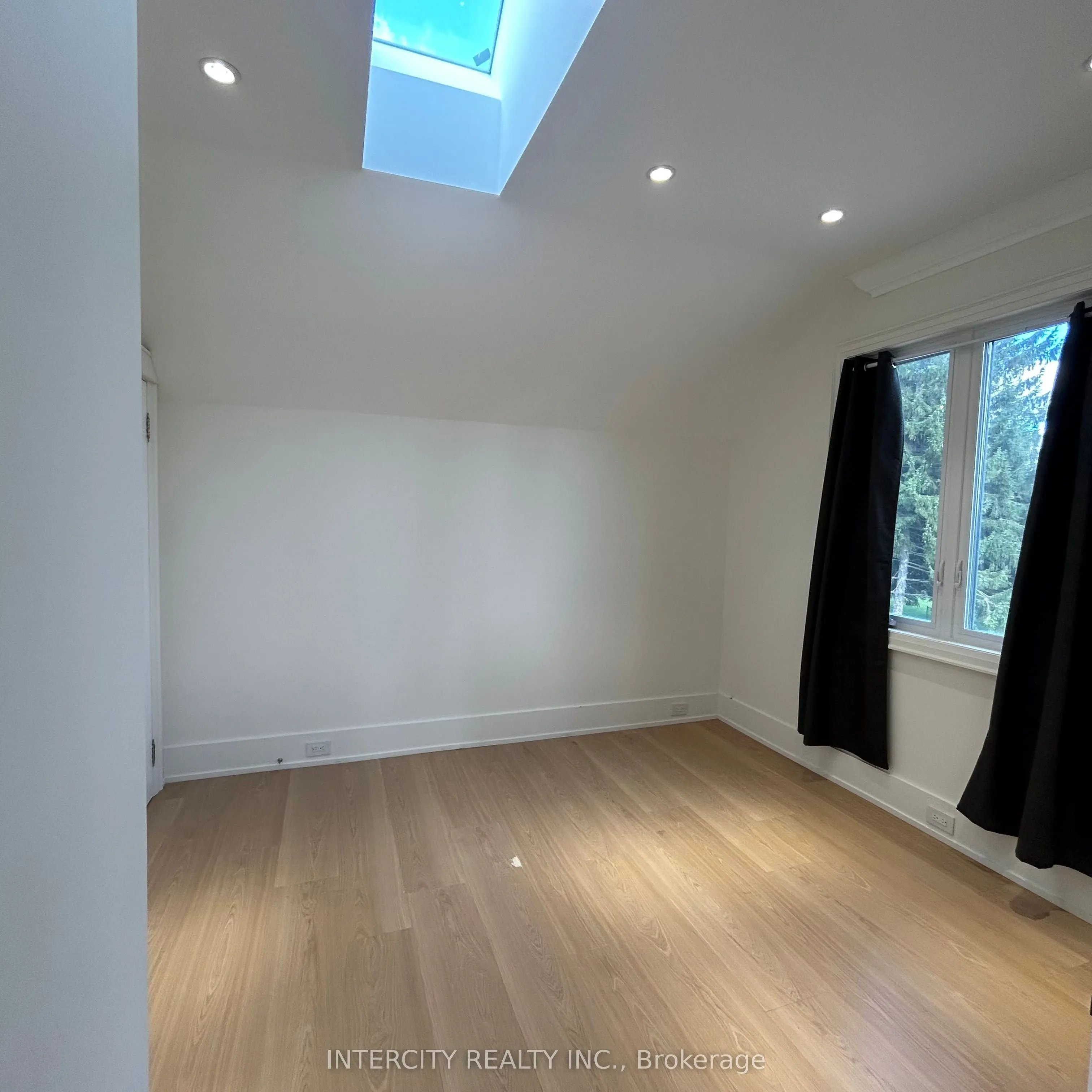263 Barrie Street #15