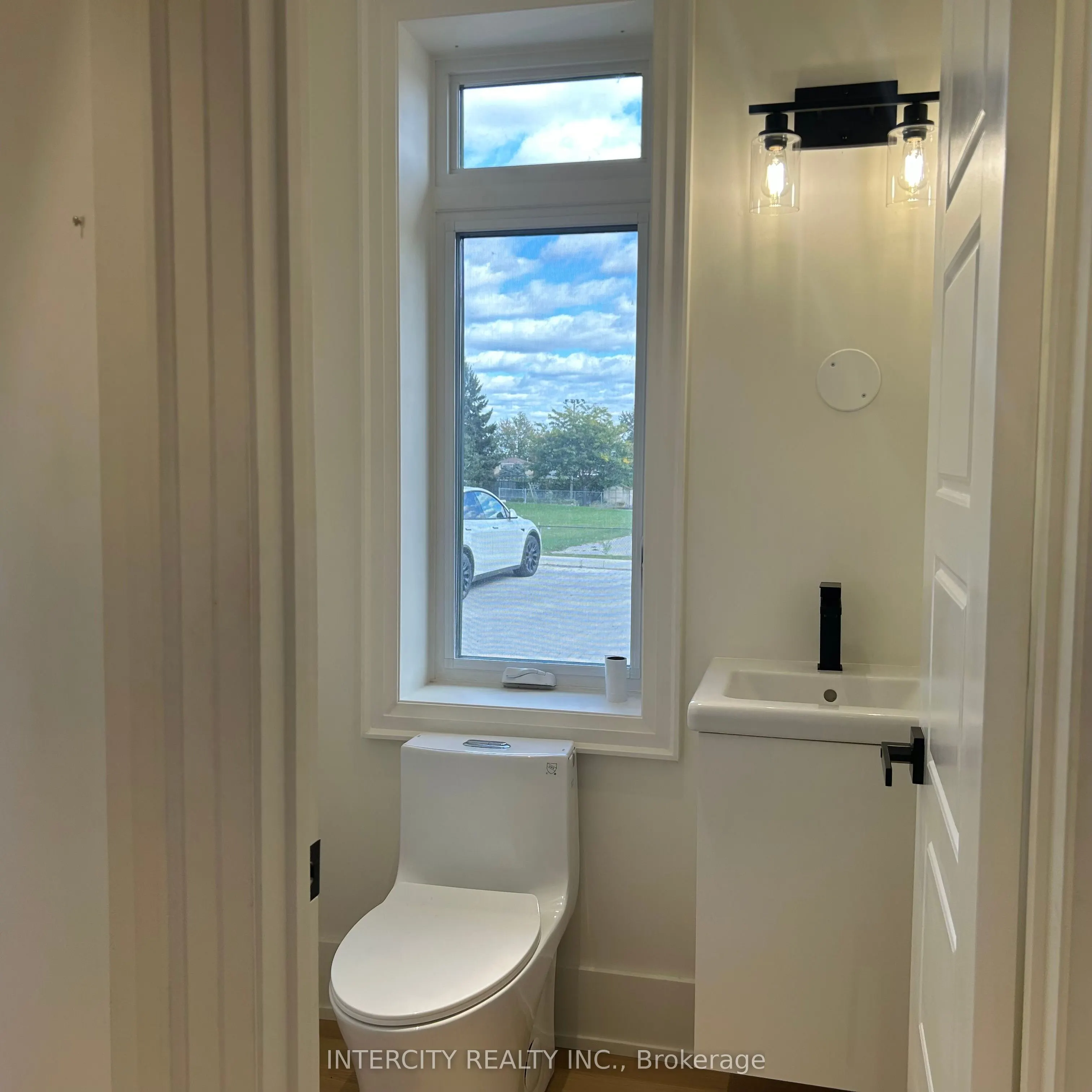 263 Barrie Street #15