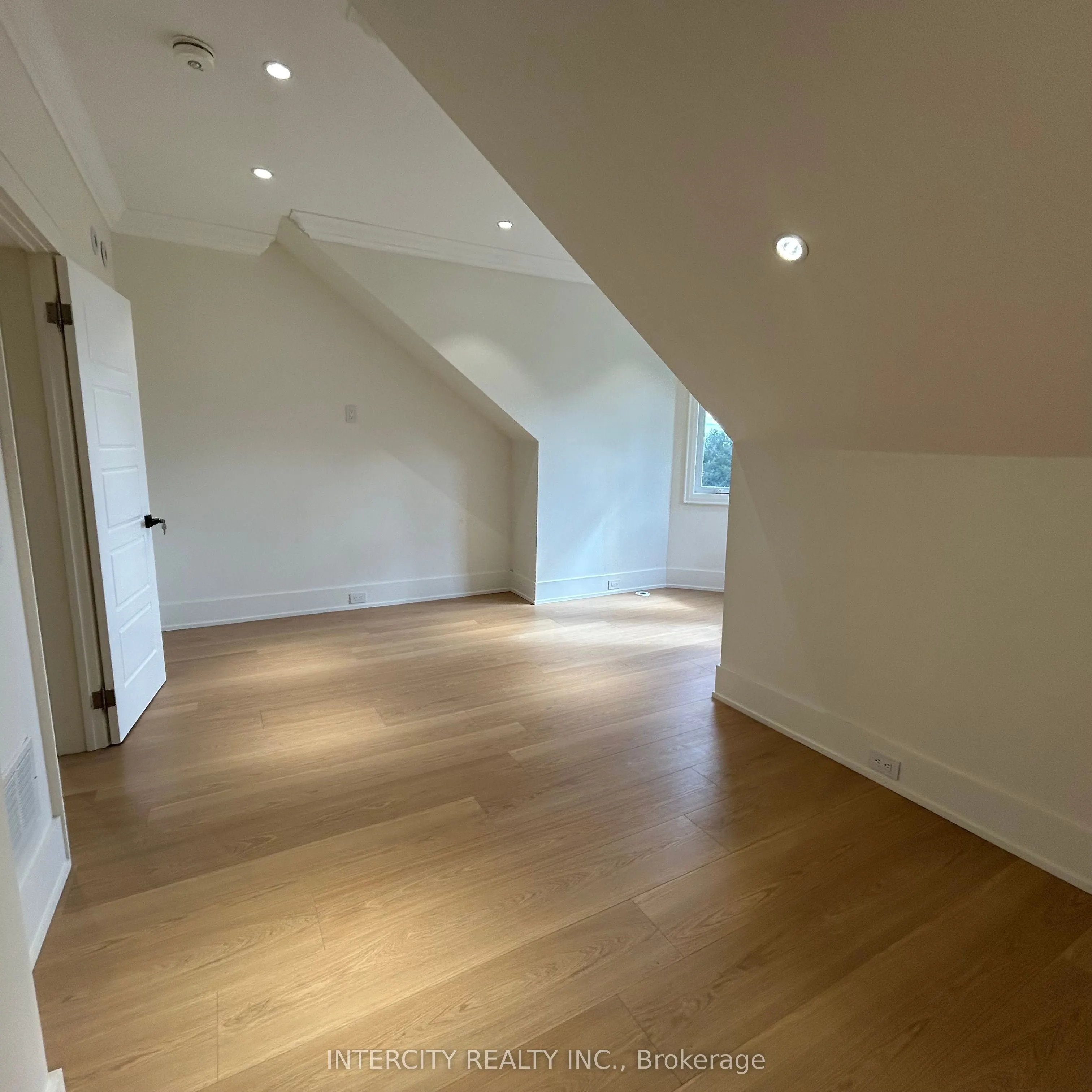 263 Barrie Street #15