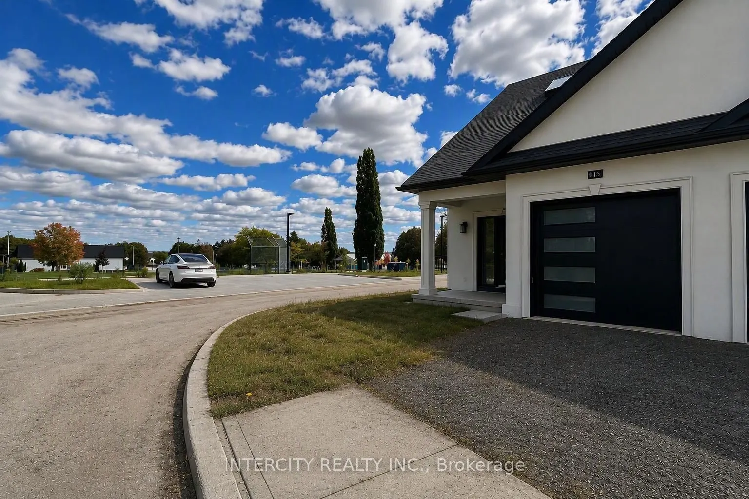 263 Barrie Street #15