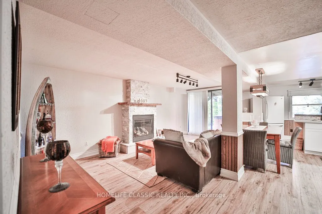 427 Crossland Gate