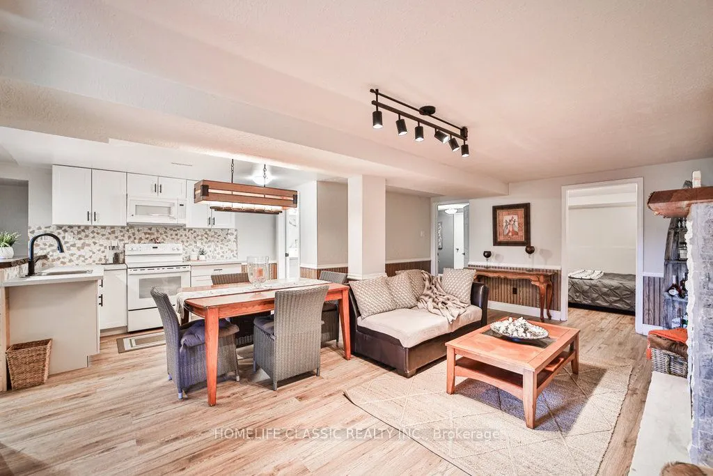 427 Crossland Gate