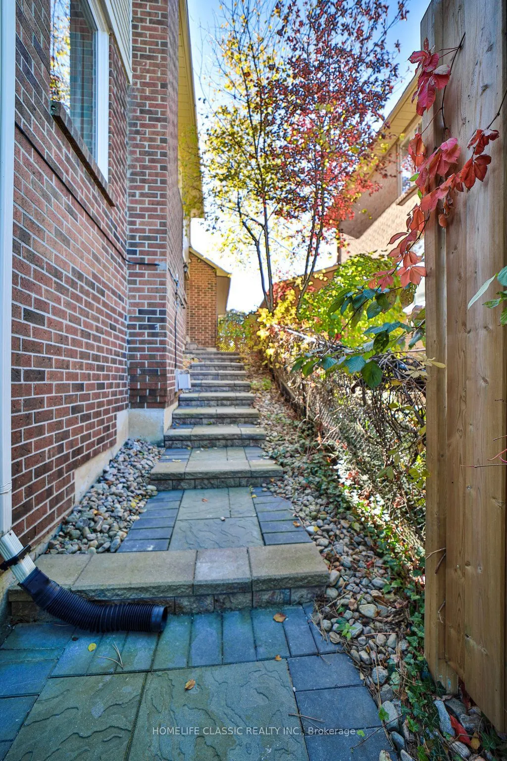 427 Crossland Gate