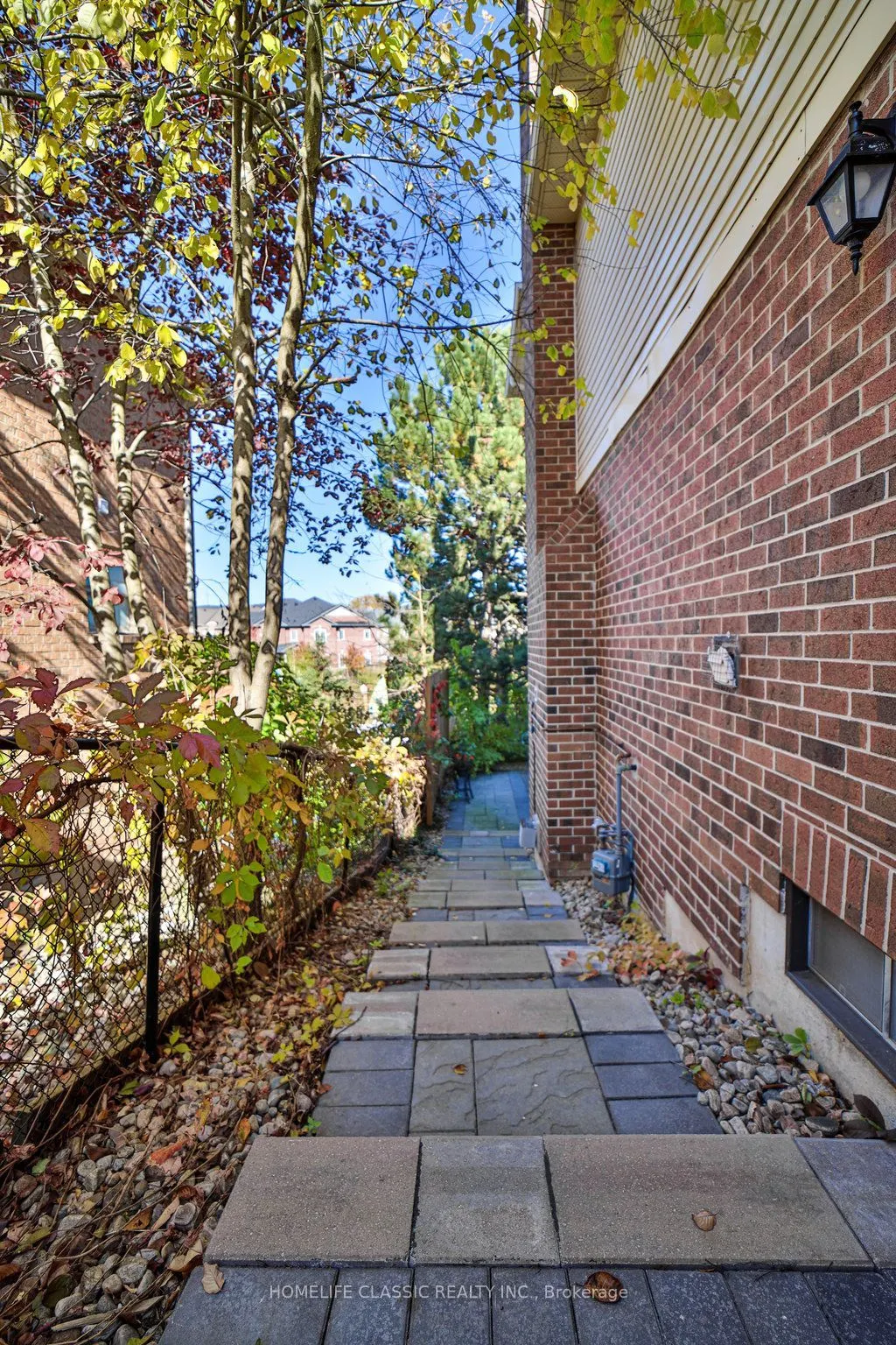 427 Crossland Gate