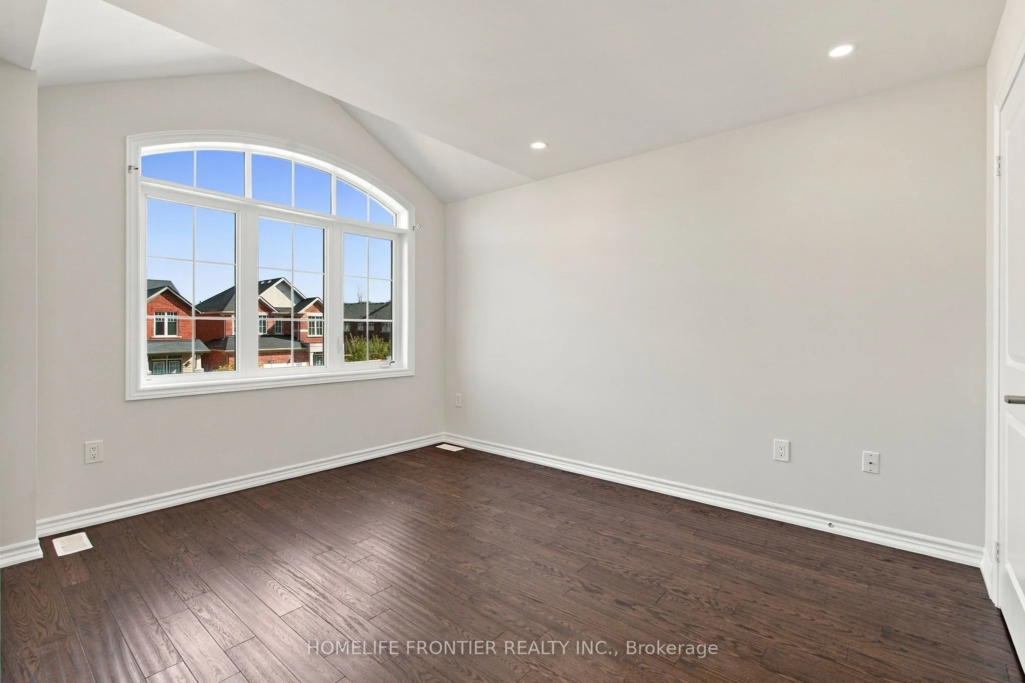 1526 Farrow Crescent
