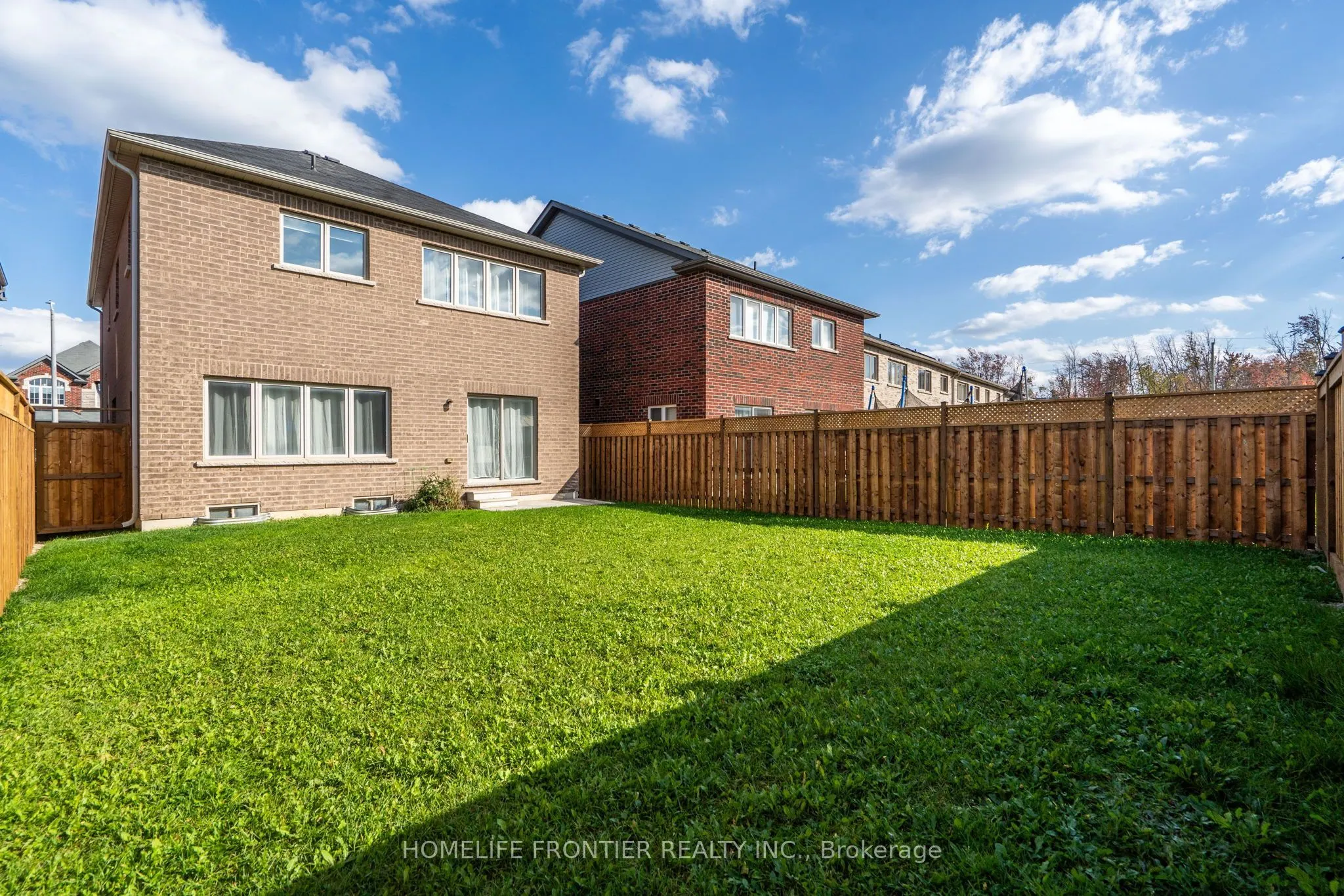1526 Farrow Crescent