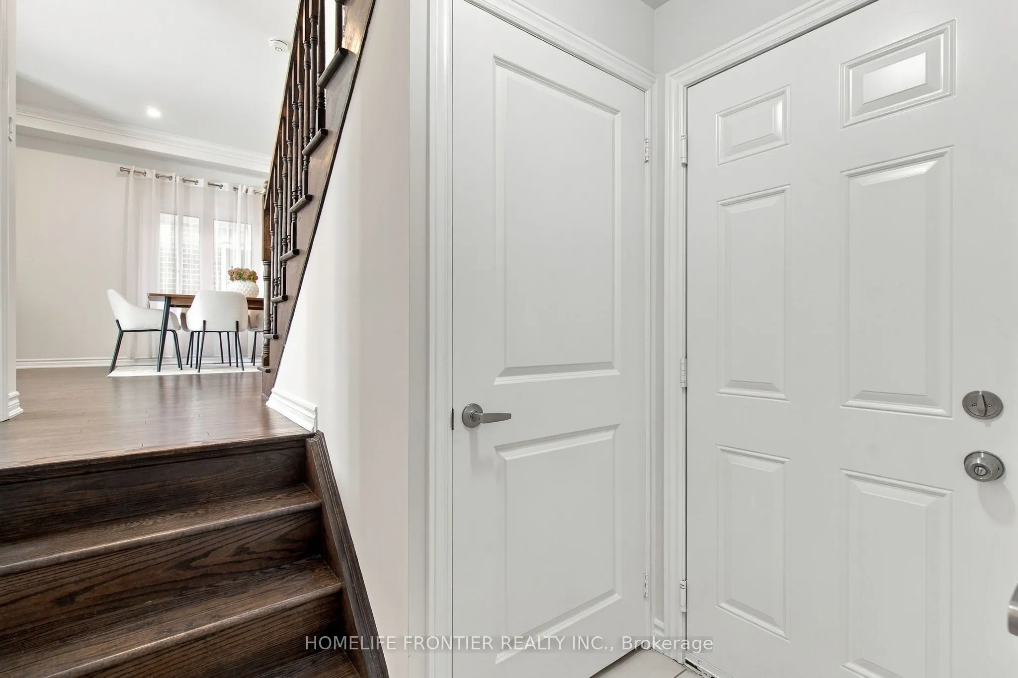 1526 Farrow Crescent