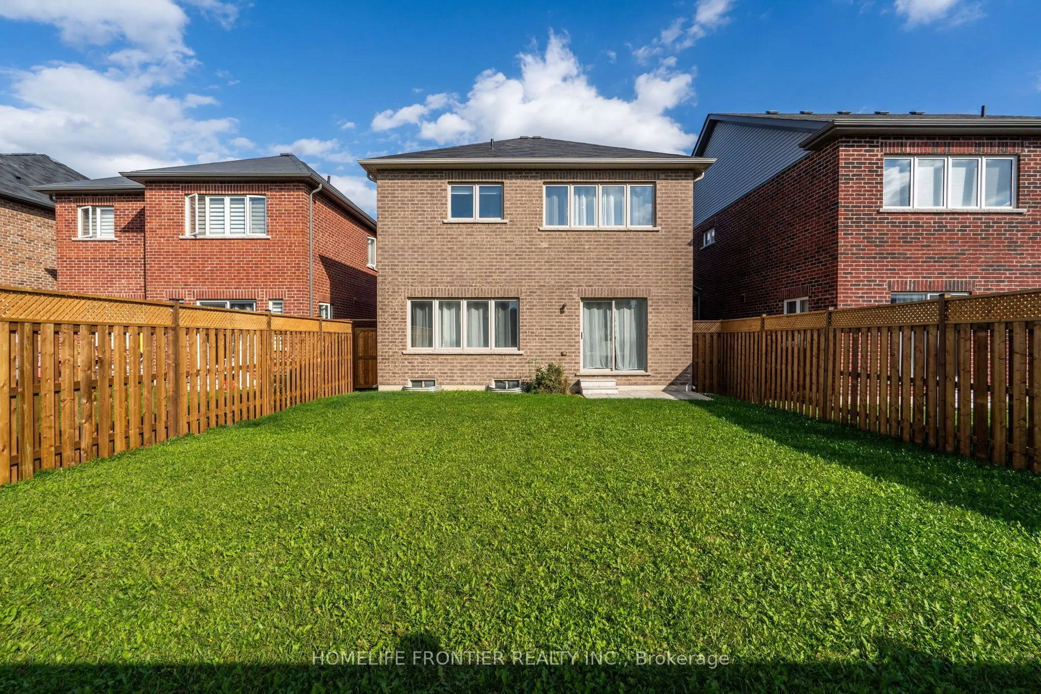1526 Farrow Crescent