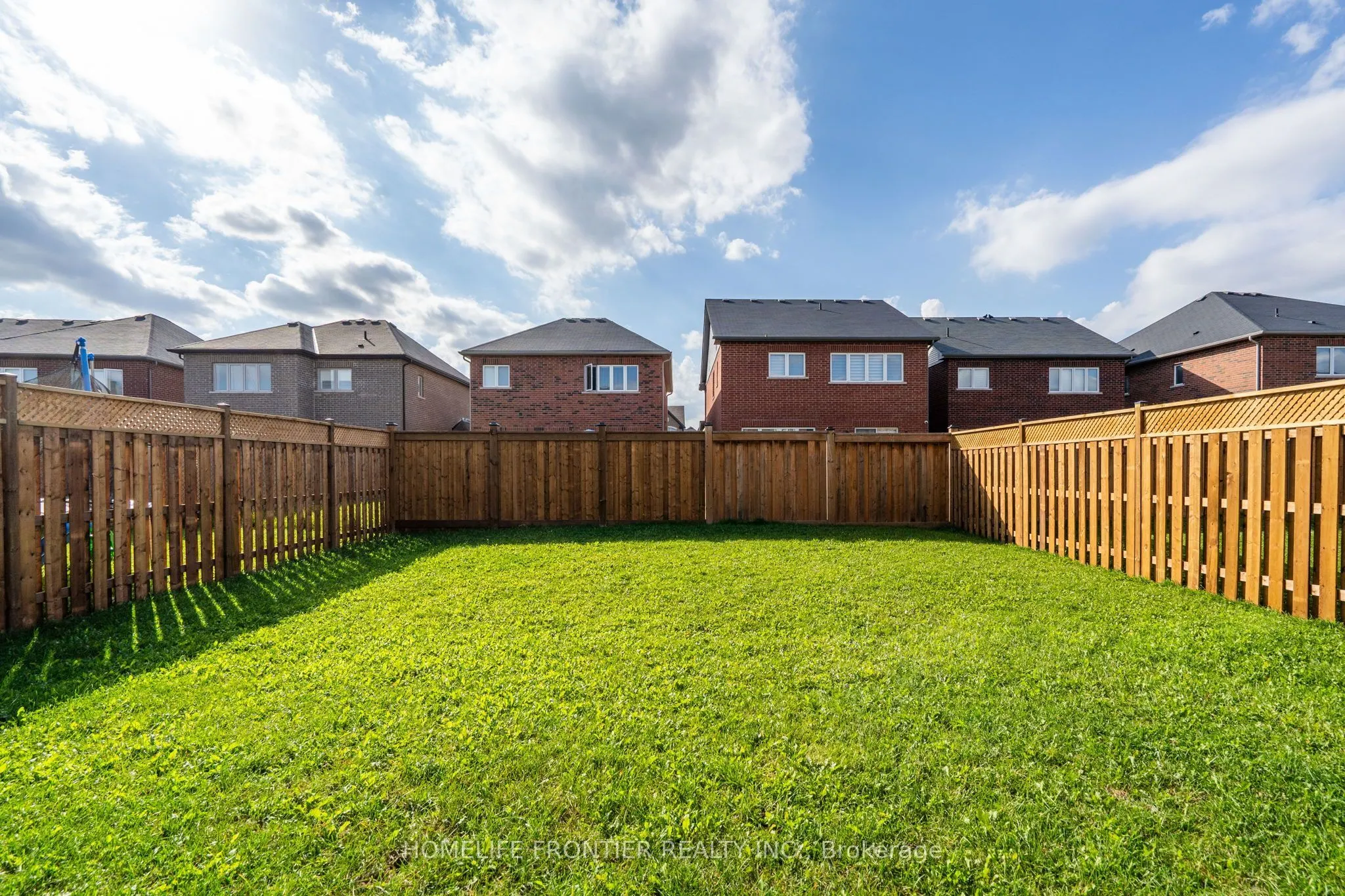 1526 Farrow Crescent