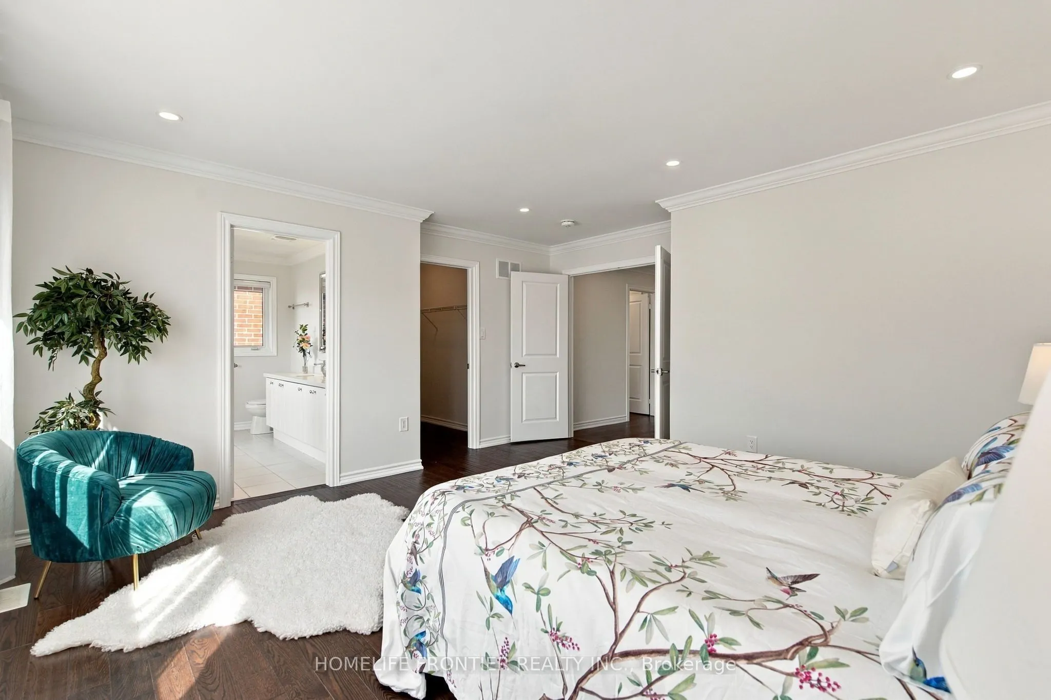1526 Farrow Crescent