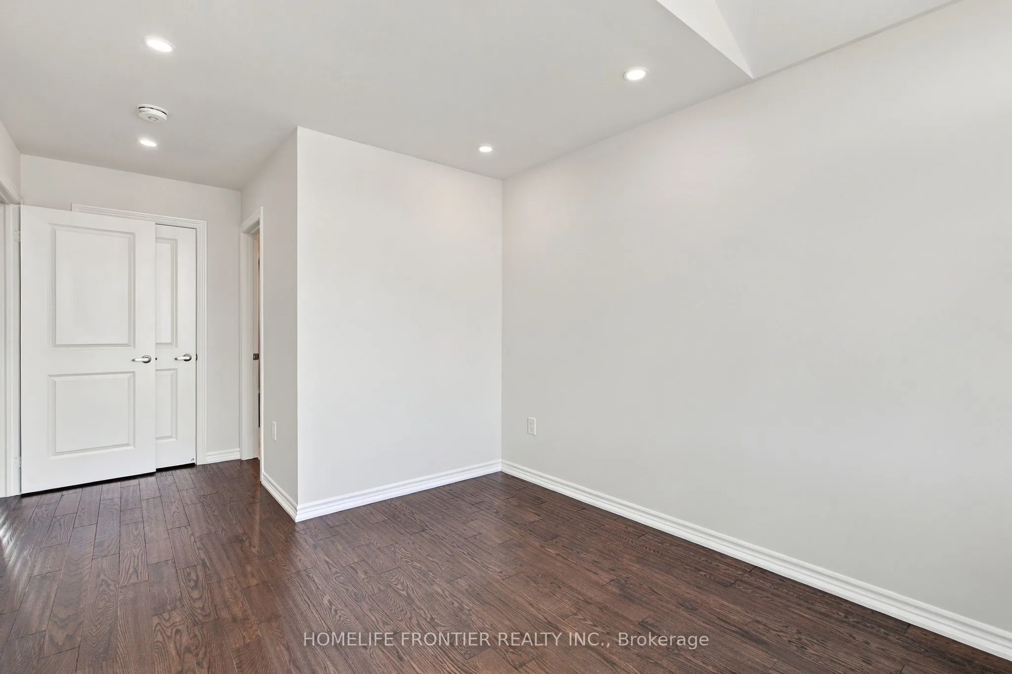 1526 Farrow Crescent