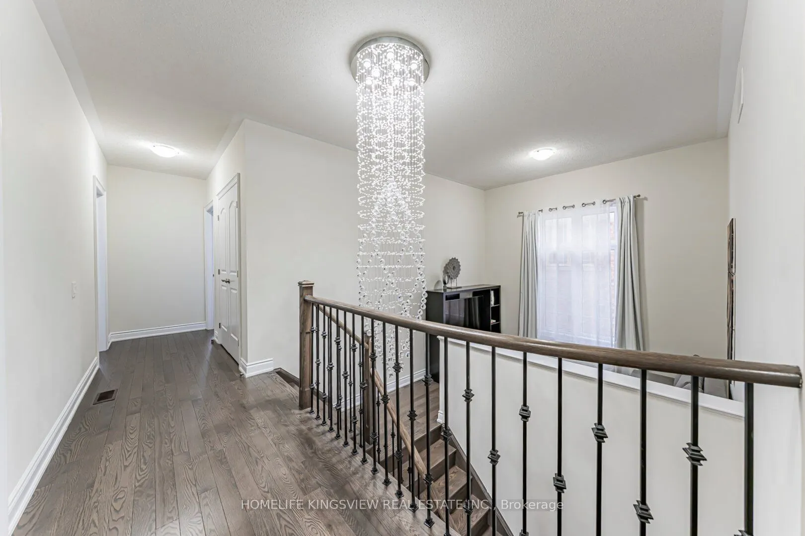 61 Ross Vennare Crescent