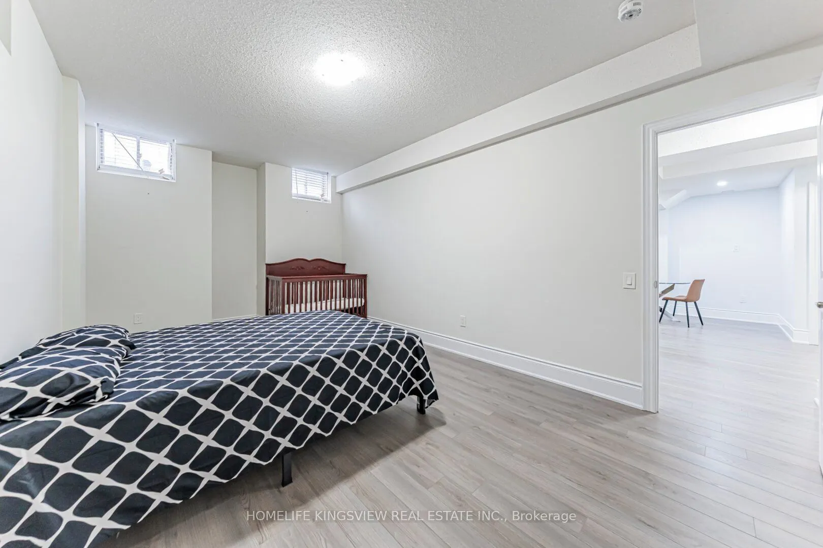 61 Ross Vennare Crescent