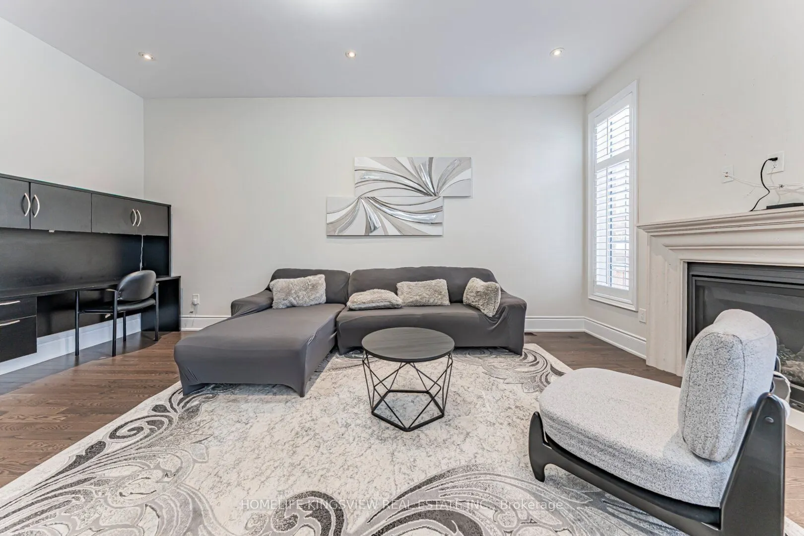 61 Ross Vennare Crescent