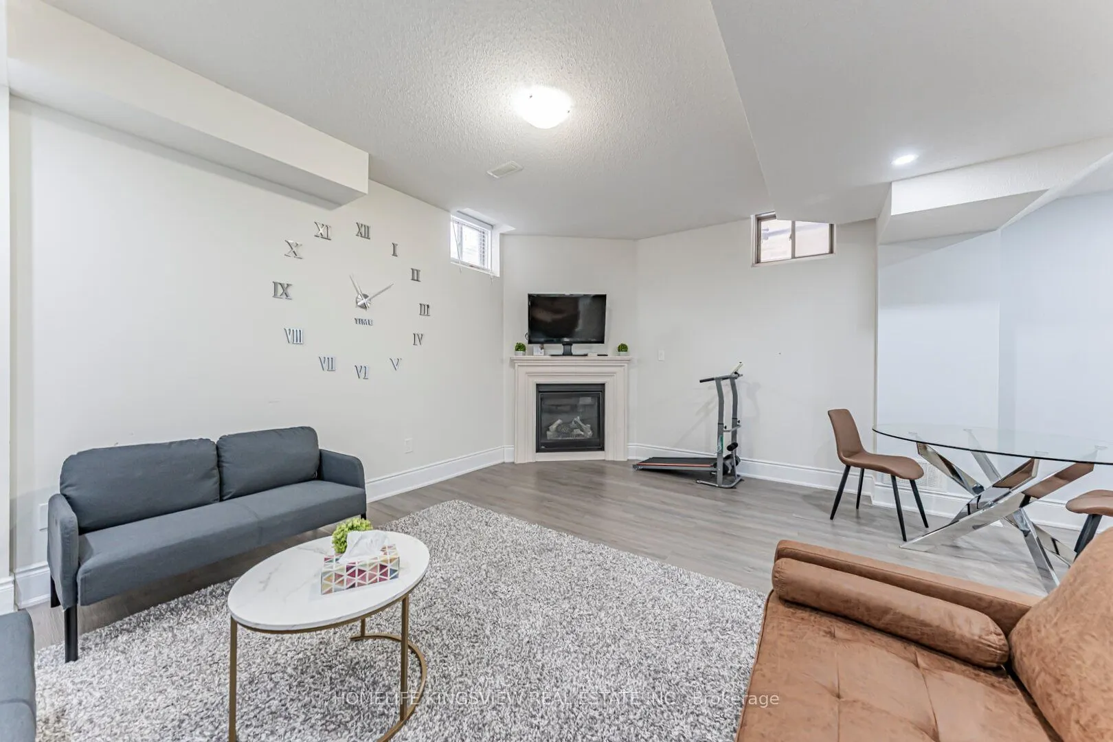 61 Ross Vennare Crescent