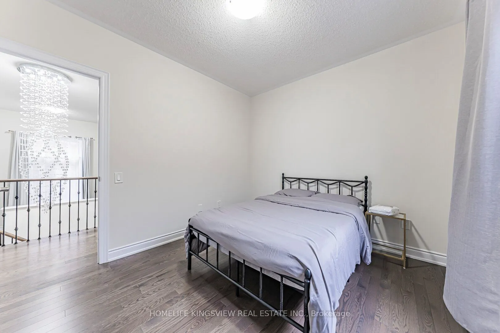 61 Ross Vennare Crescent