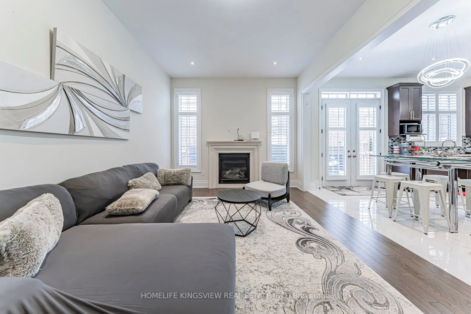 61 Ross Vennare Crescent