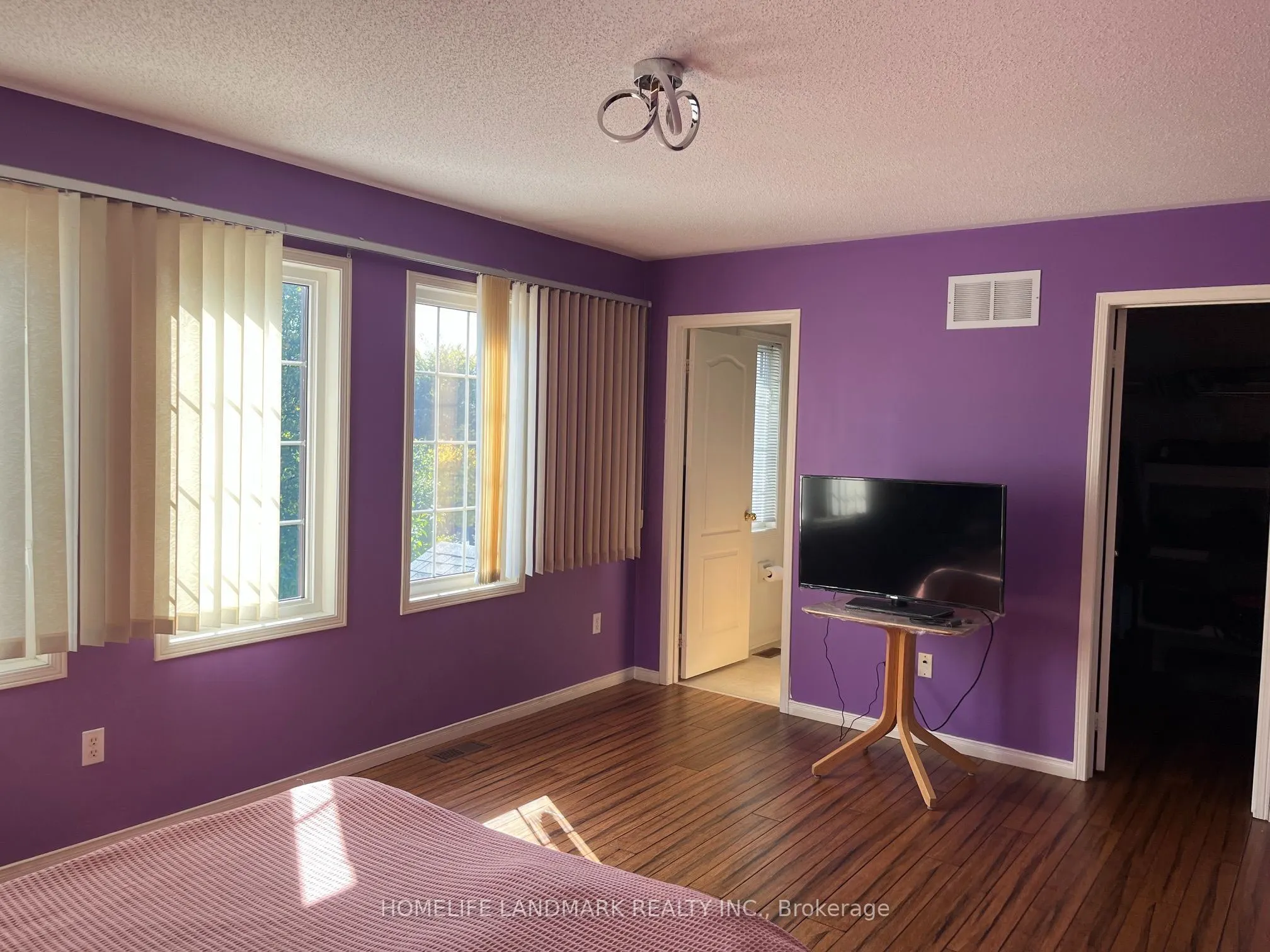 24 Gwilliam Lane