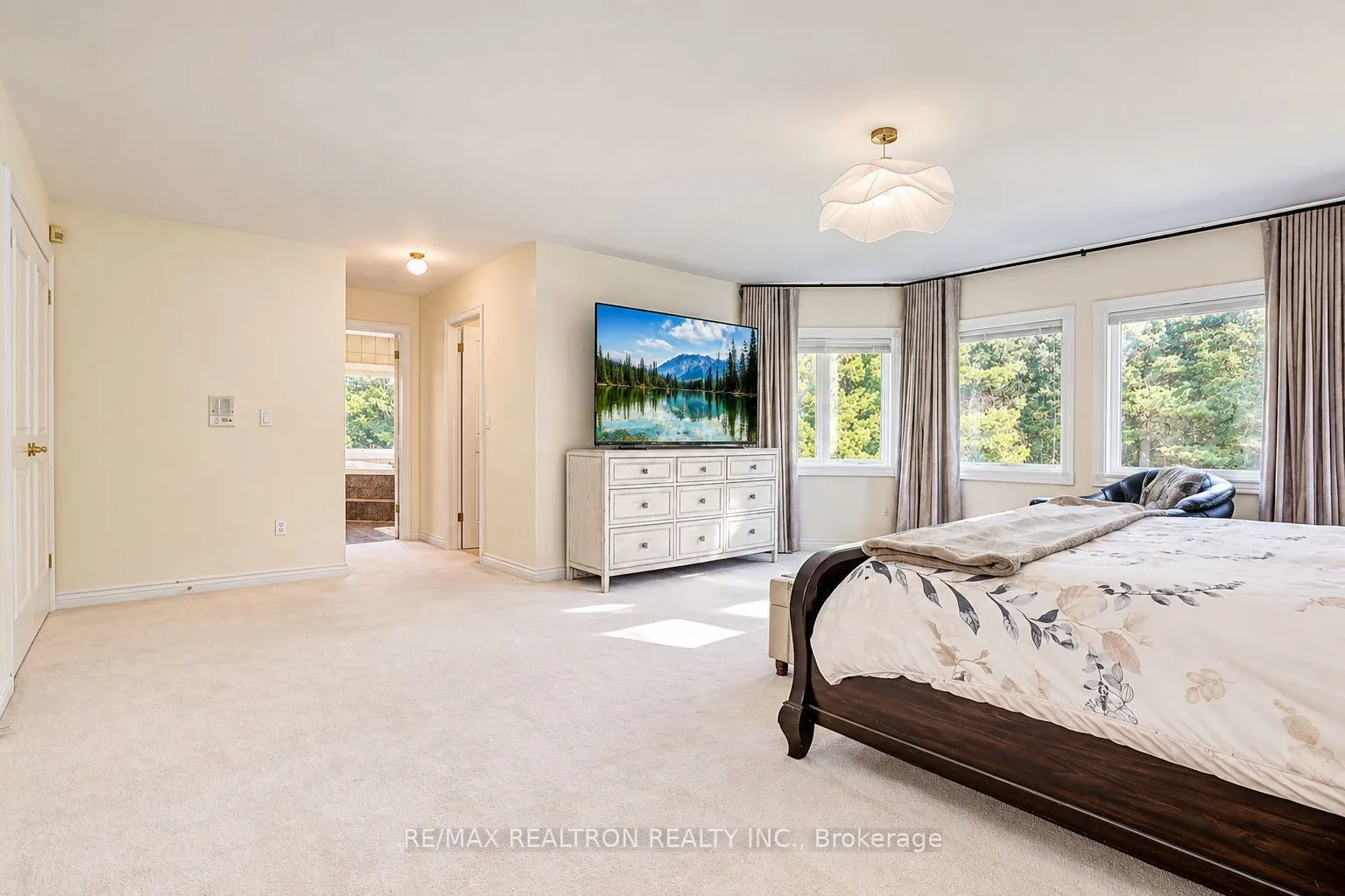 8 Country Heights Drive