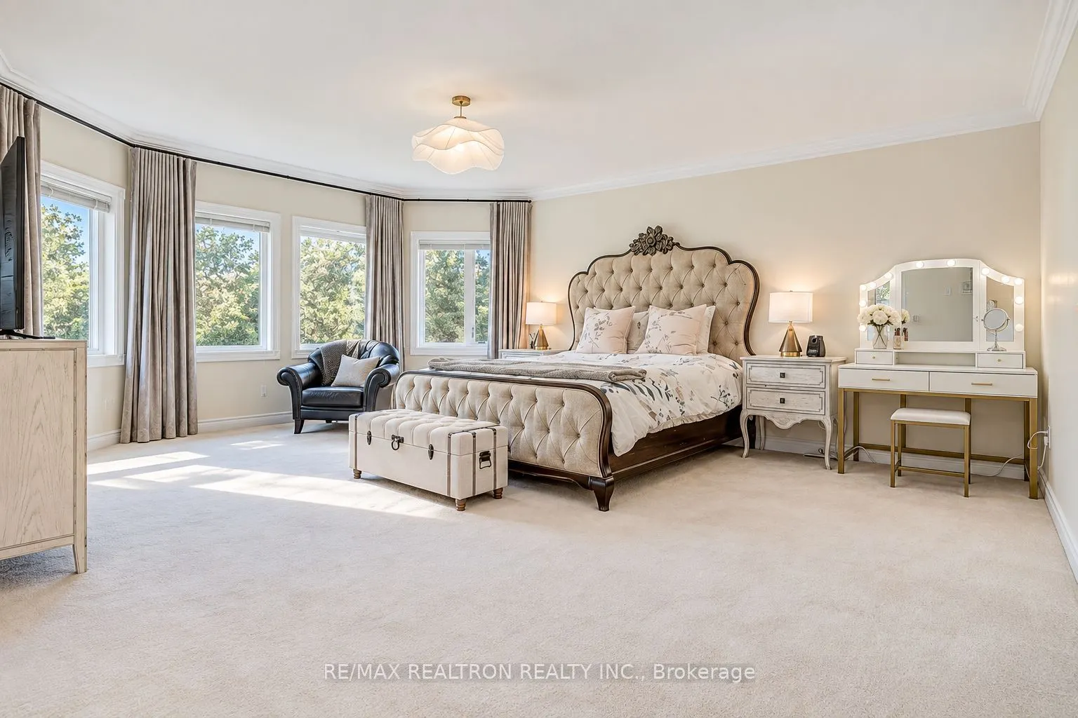 8 Country Heights Drive