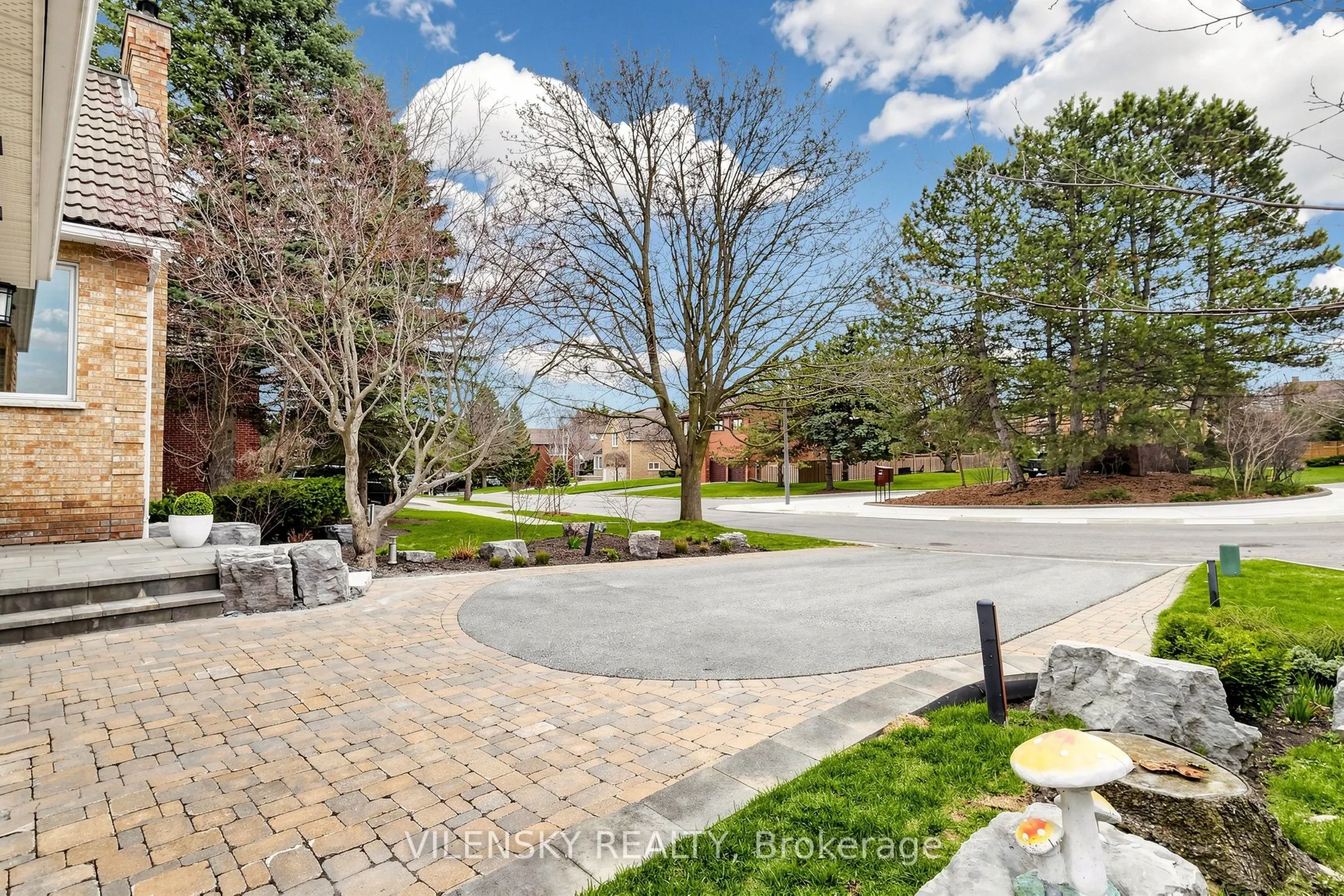 32 Whitfield Court