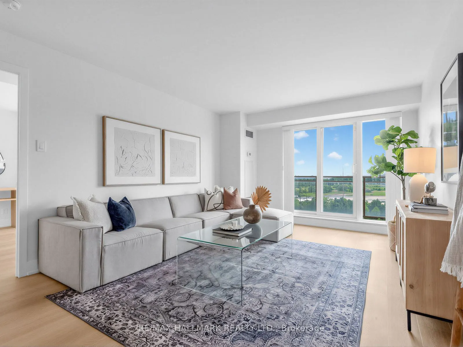 399 South Park Road #1102