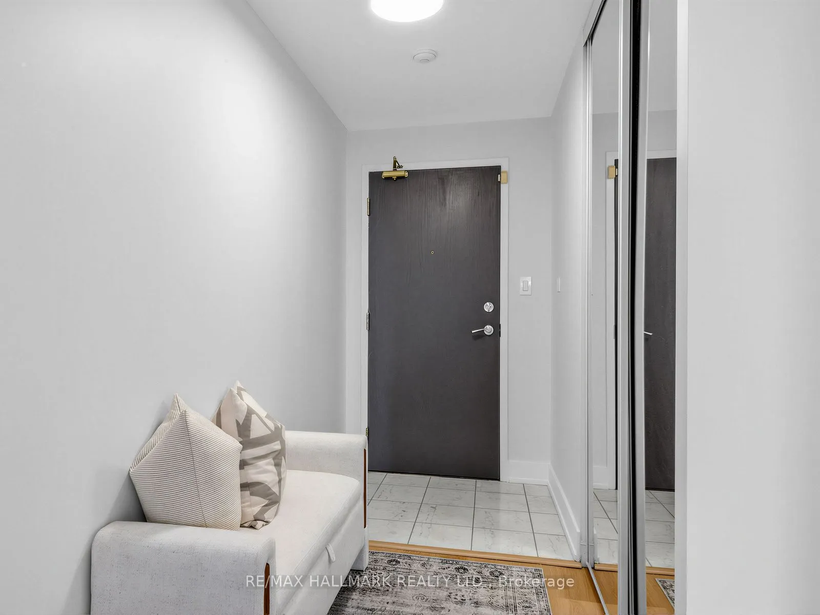399 South Park Road #1102