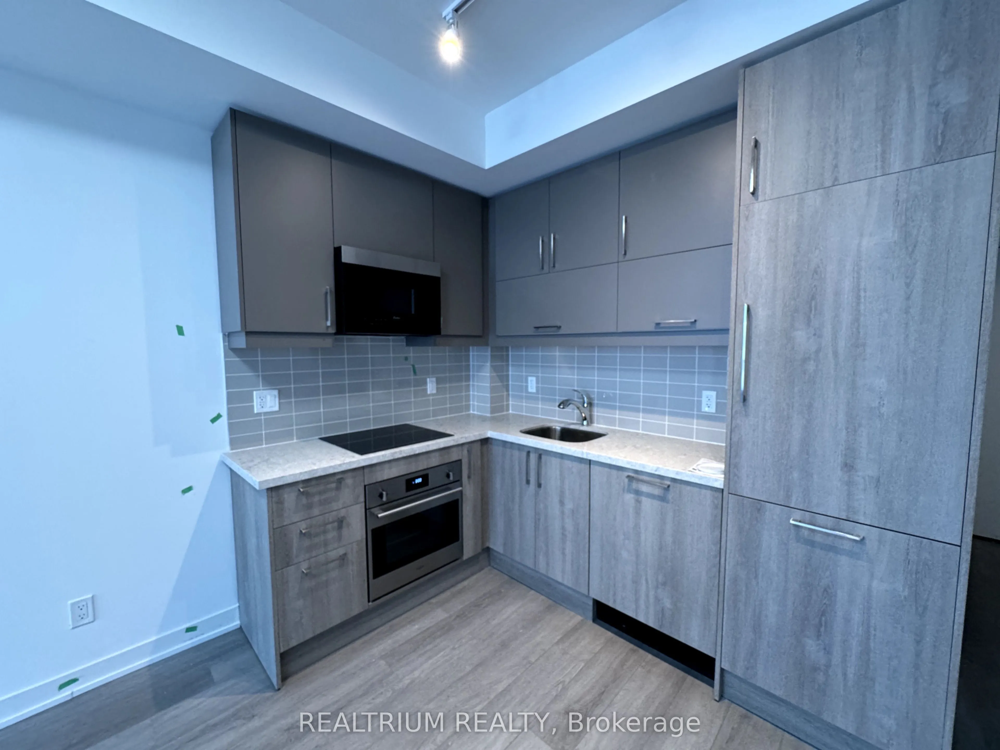 38 Simcoe Promenade #804