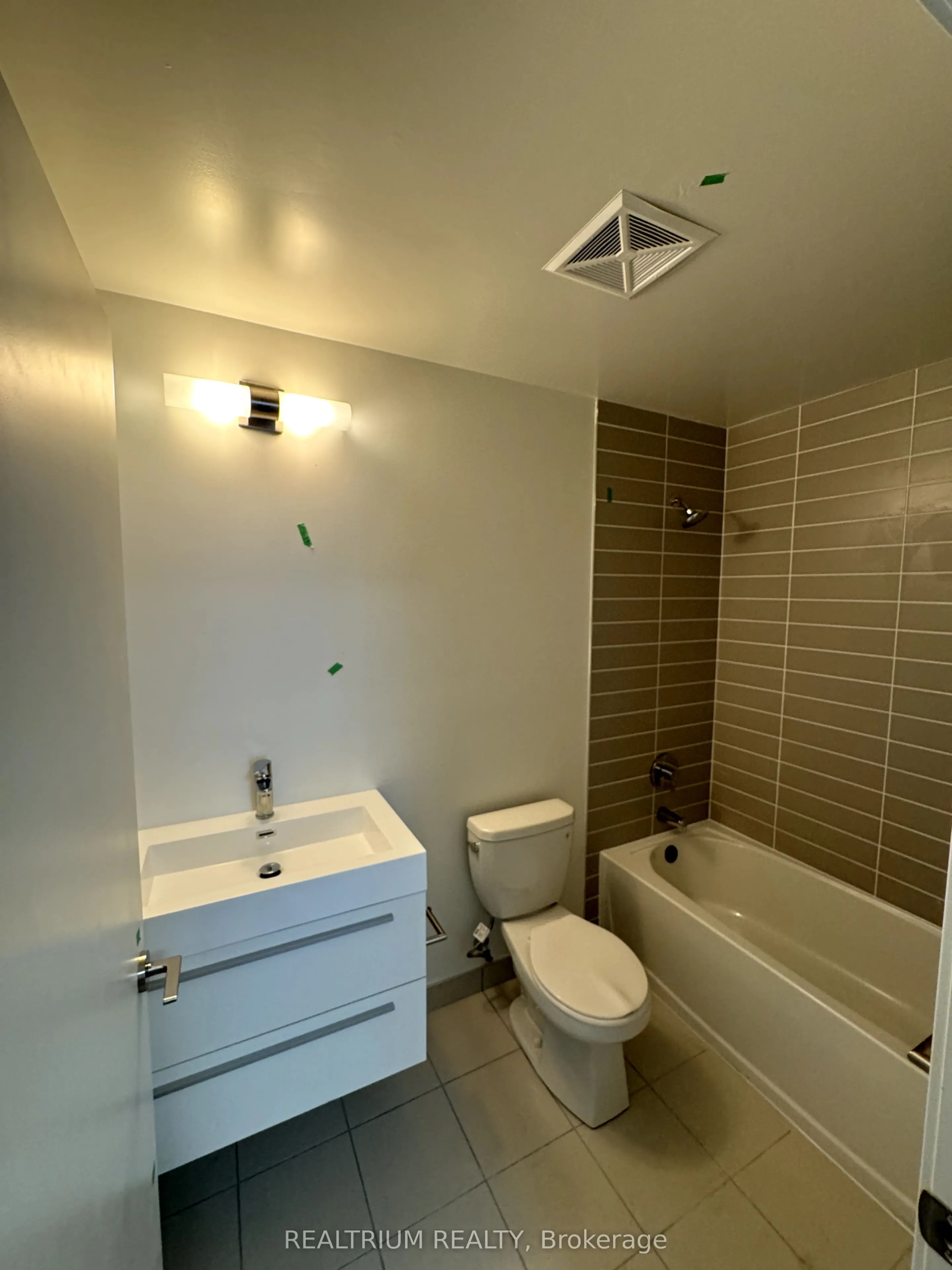 38 Simcoe Promenade #804