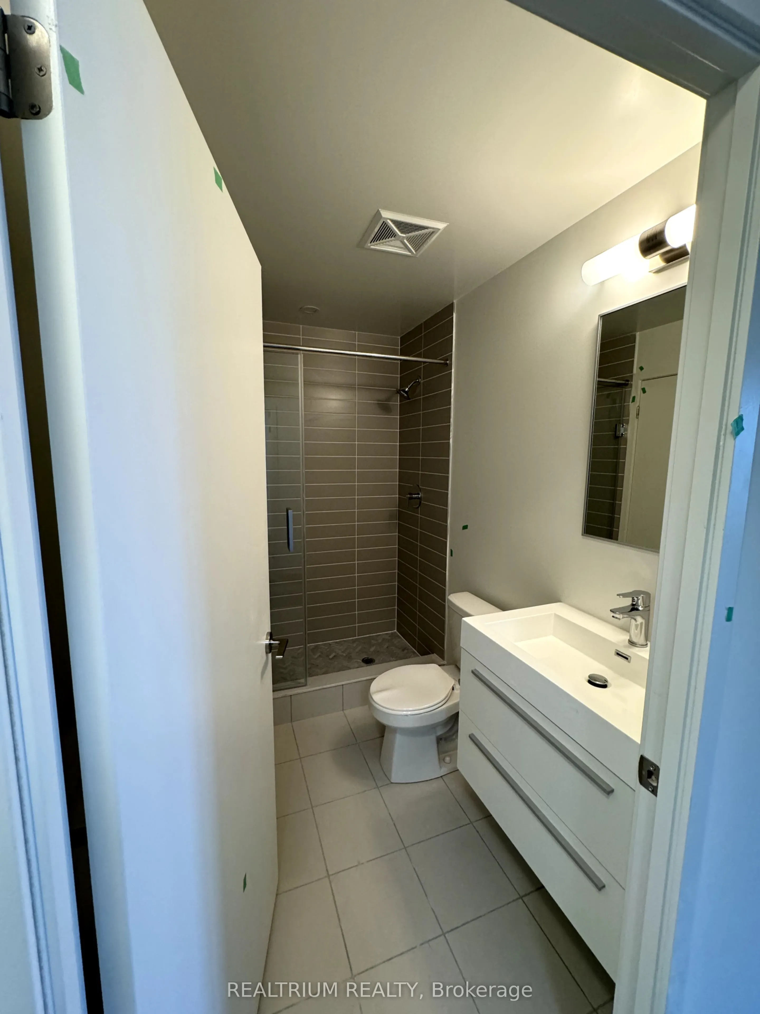 38 Simcoe Promenade #804