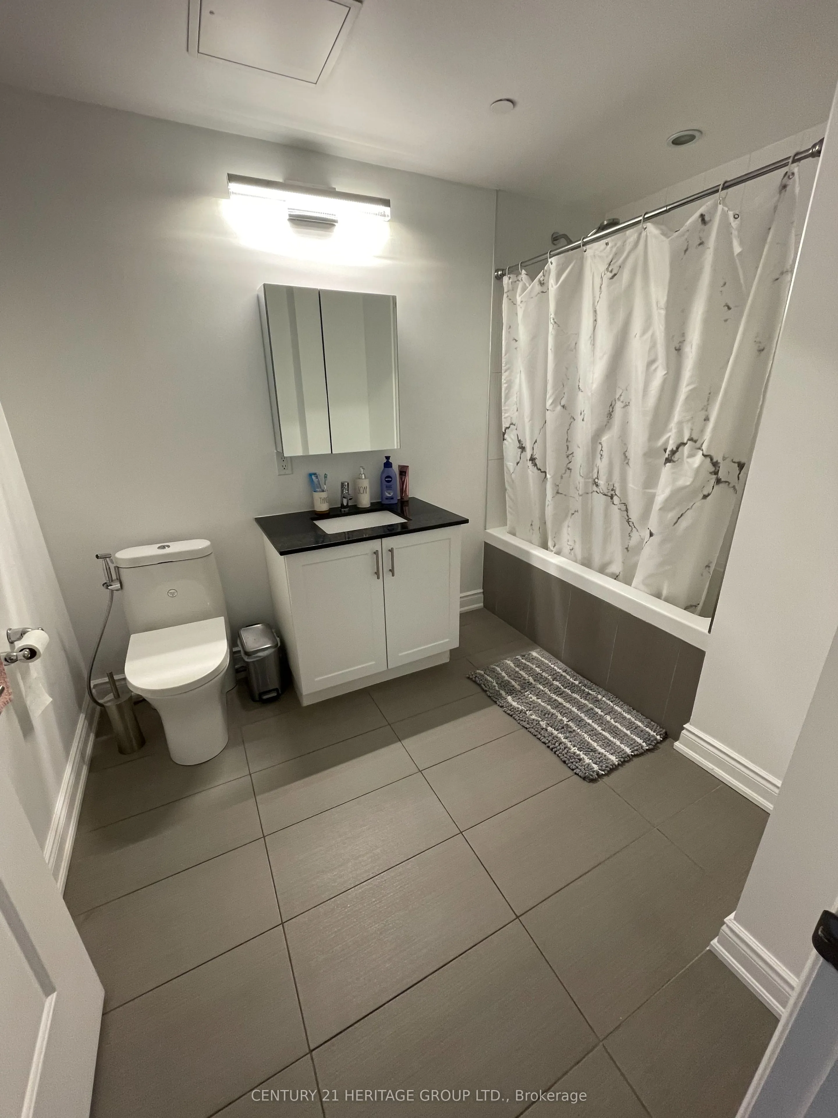 9618 Yonge Street #201