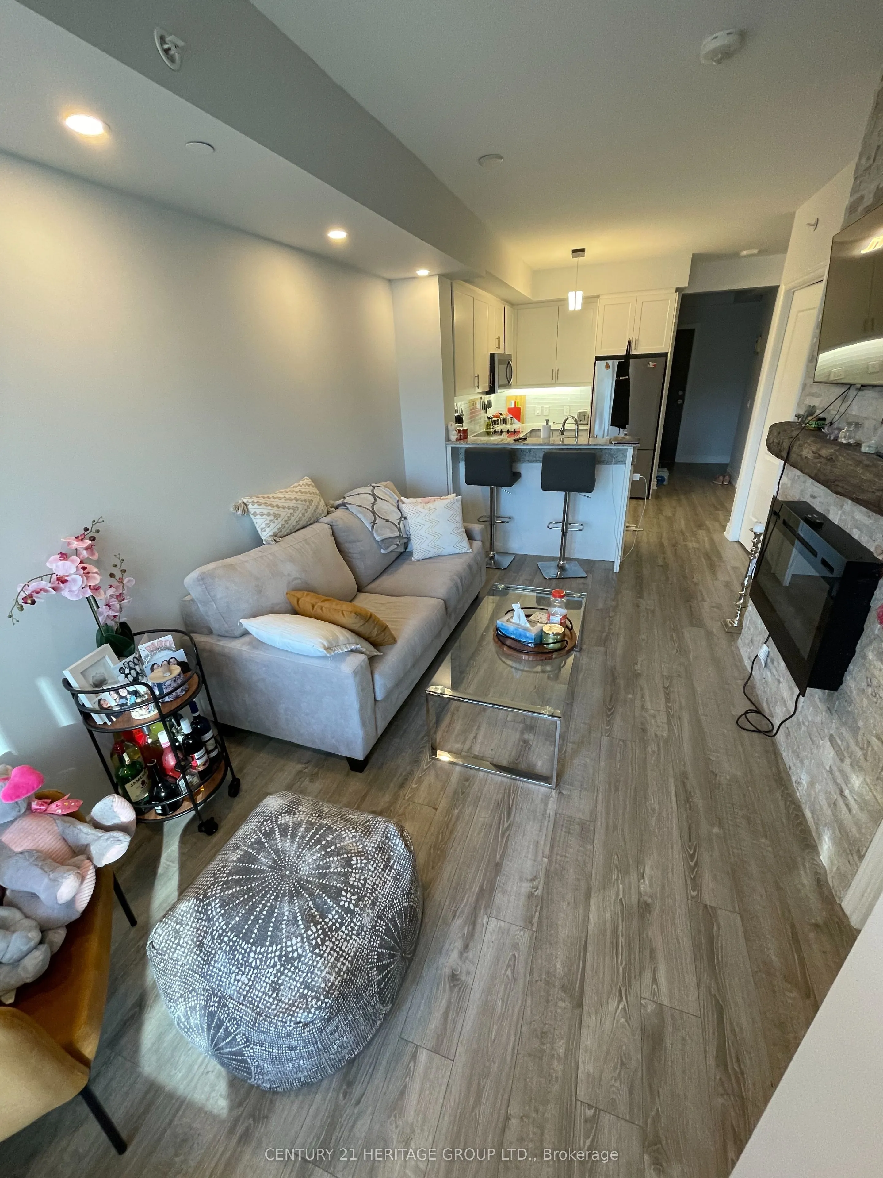 9618 Yonge Street #201